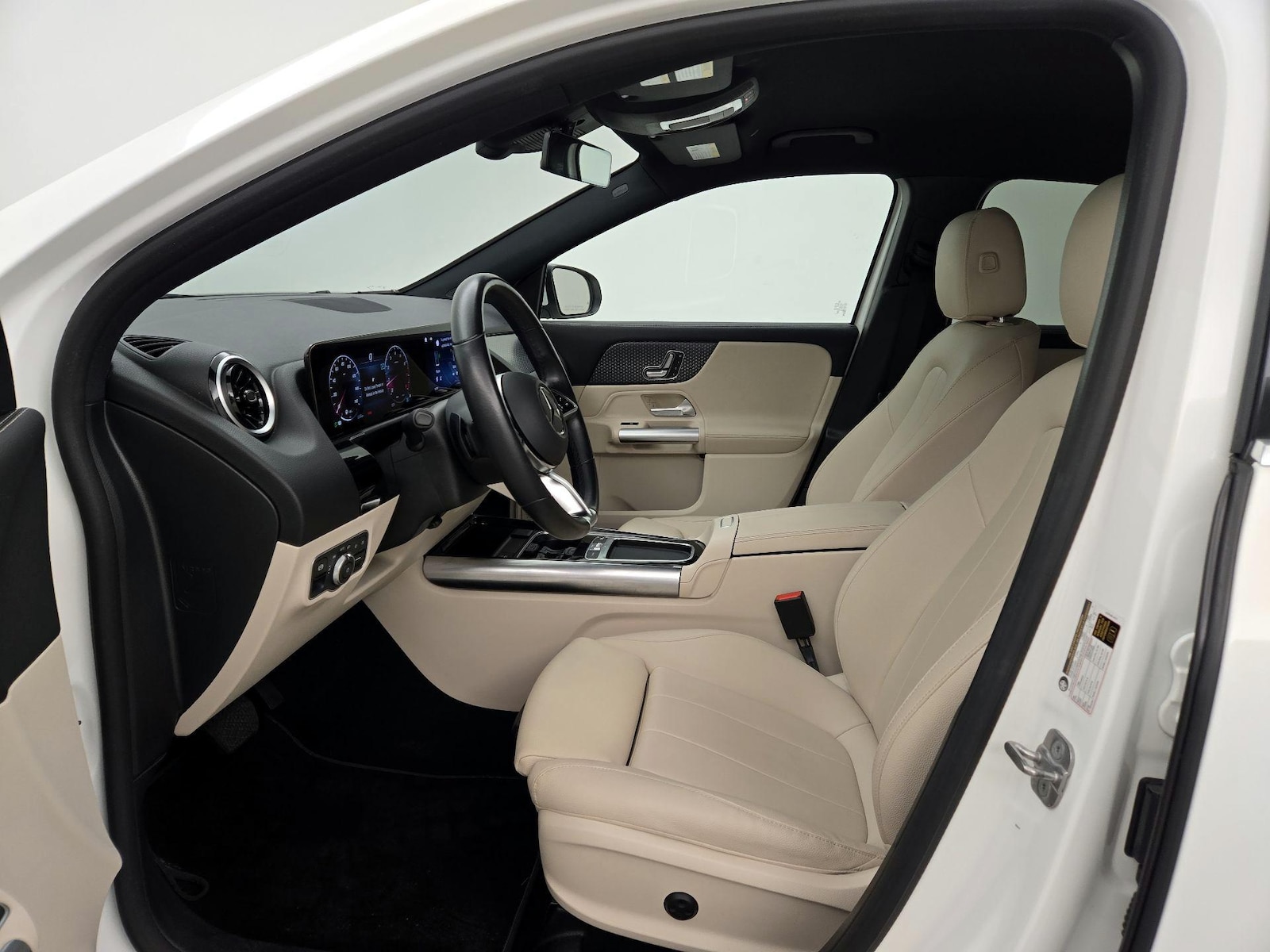 Side Airbags & Leatherette Seats