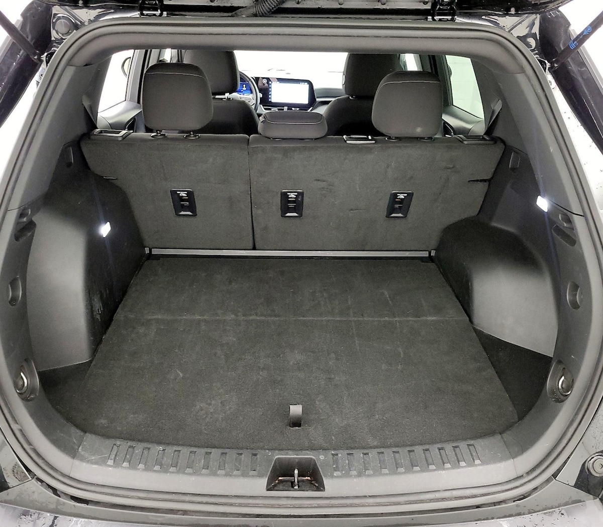 Trunk/Cargo (Seats Up)