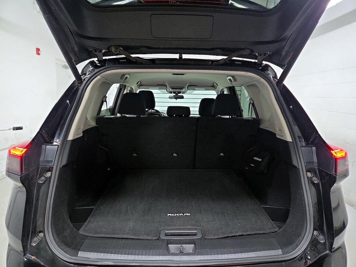 Trunk/Cargo (Seats Up)