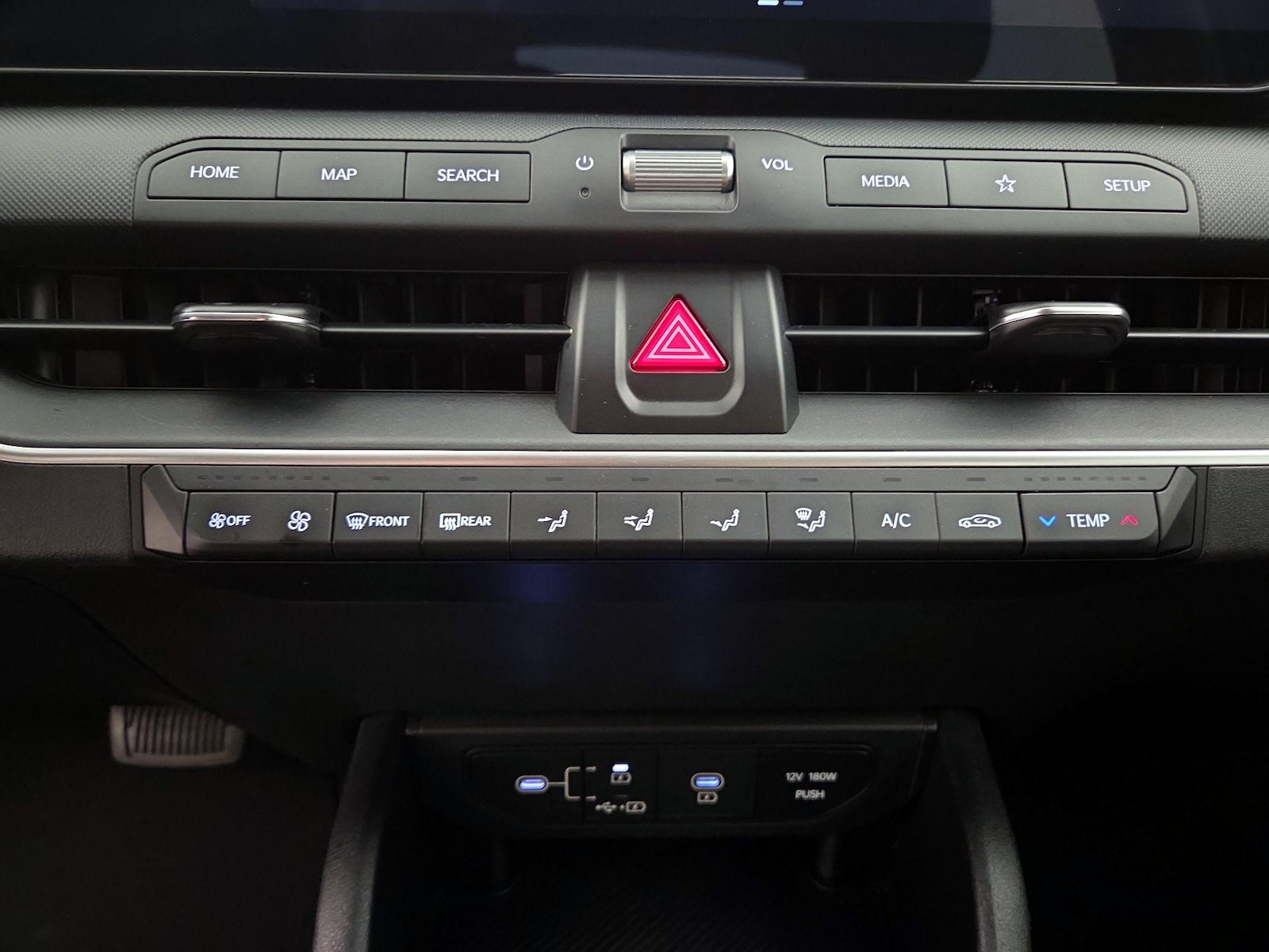 2025 Kia K4 LXS - Photo 17