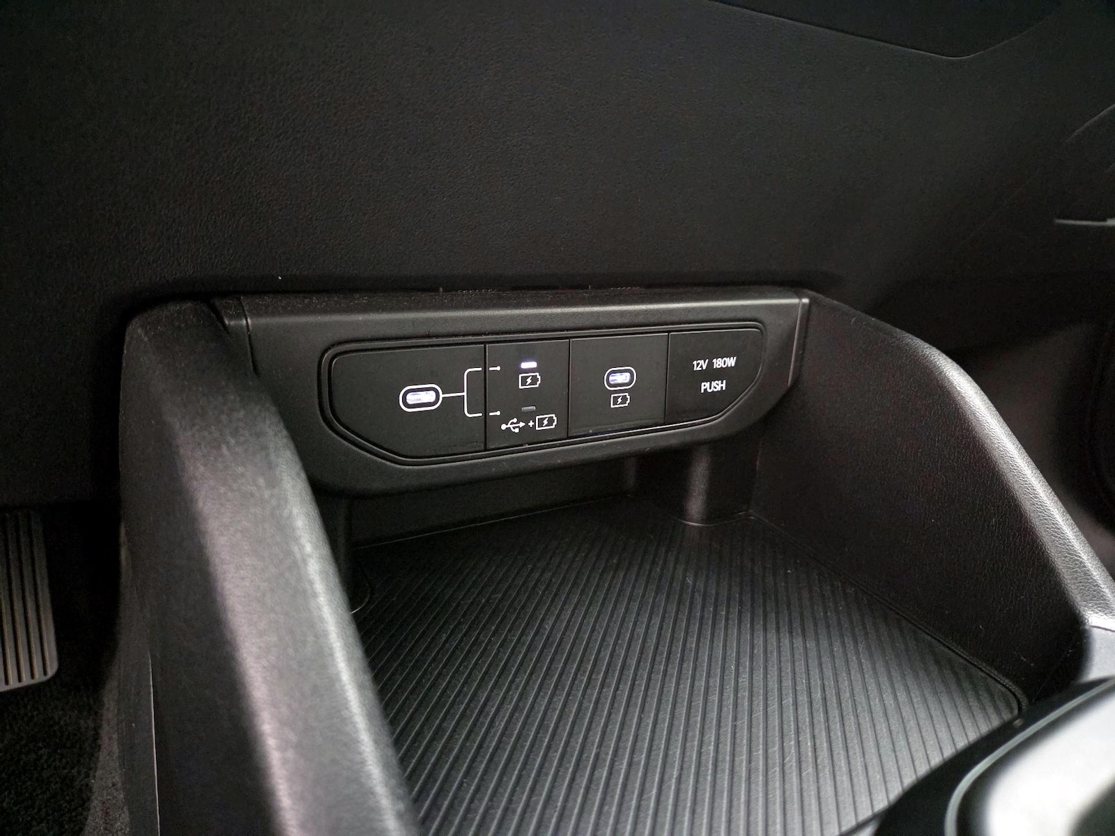 2025 Kia K4 LXS - Photo 19