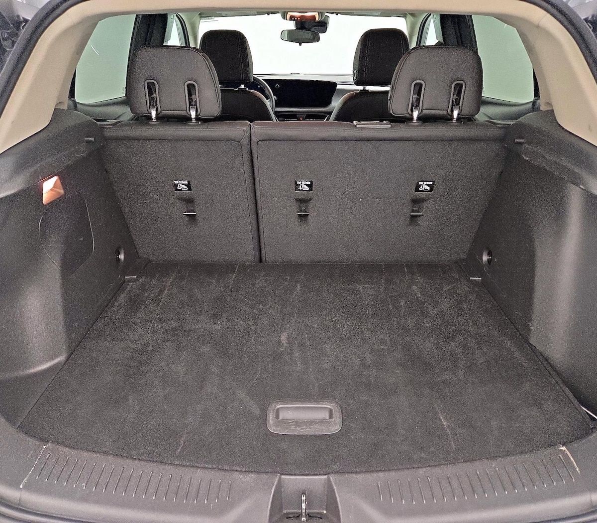 Trunk/Cargo (Seats Up)