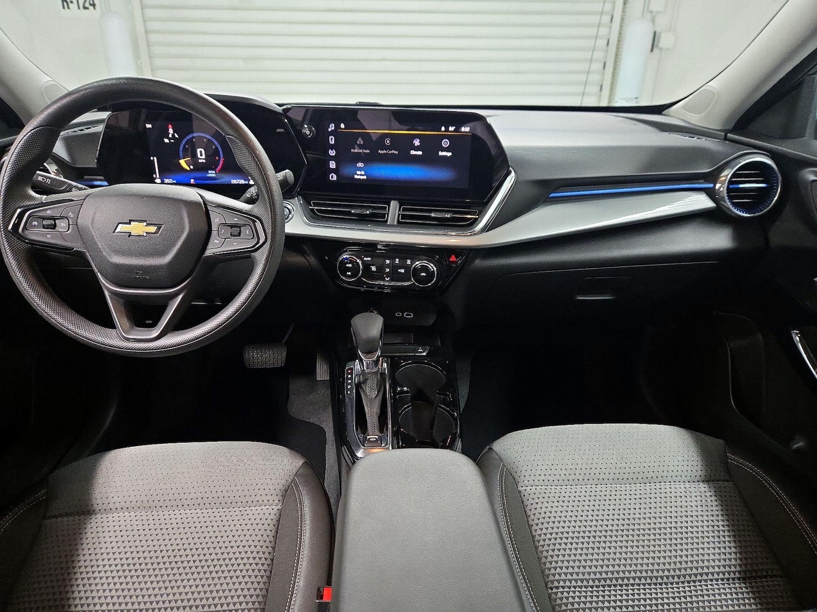 2025 Chevrolet Trax LT - Photo 10
