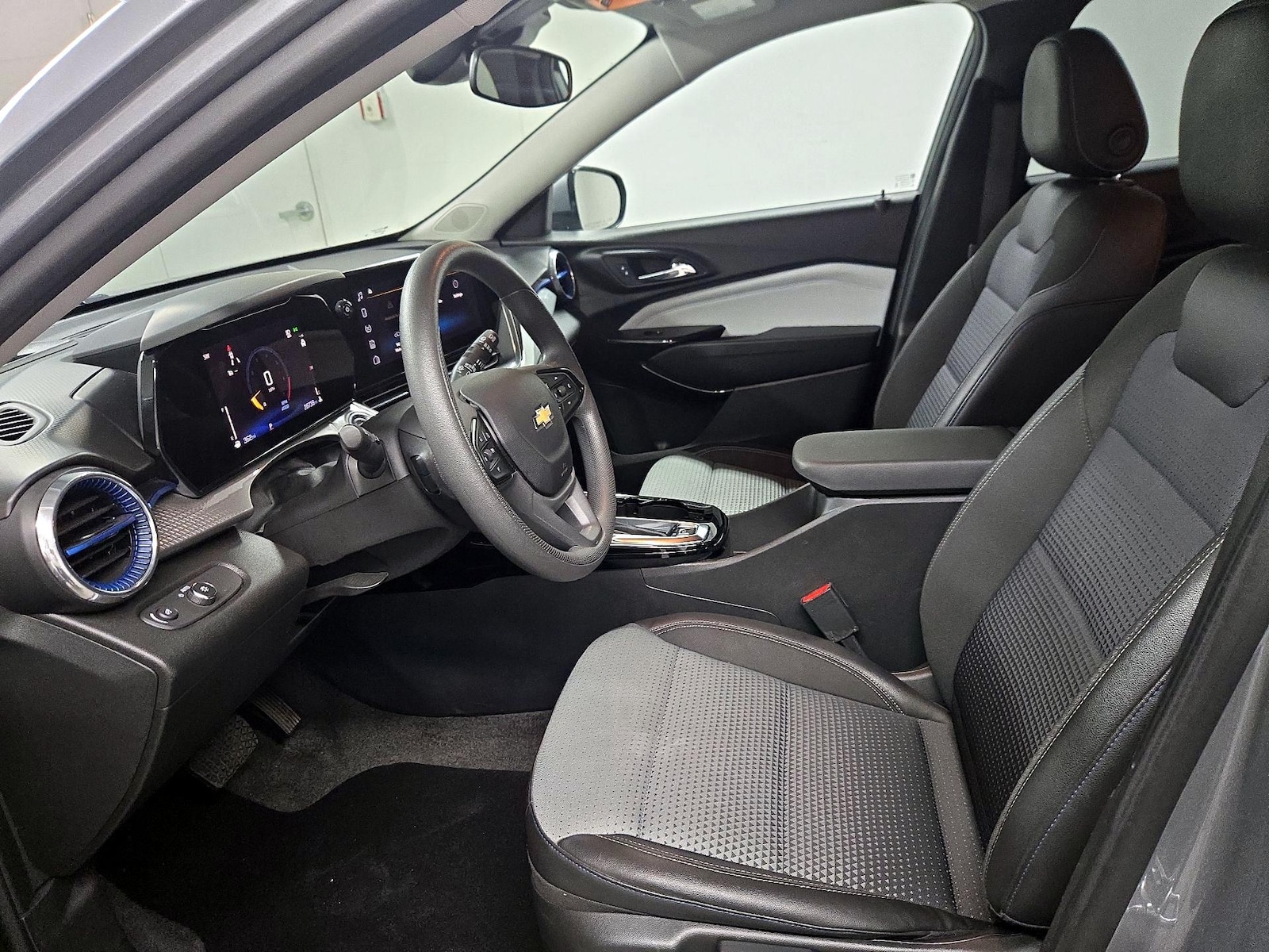 2025 Chevrolet Trax LT - Photo 12