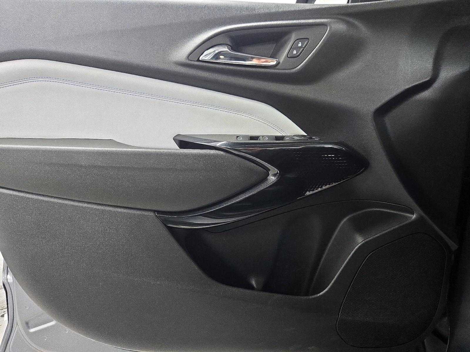 2025 Chevrolet Trax LT - Photo 13