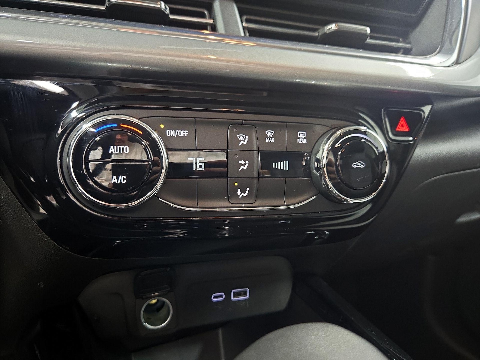 2025 Chevrolet Trax LT - Photo 17