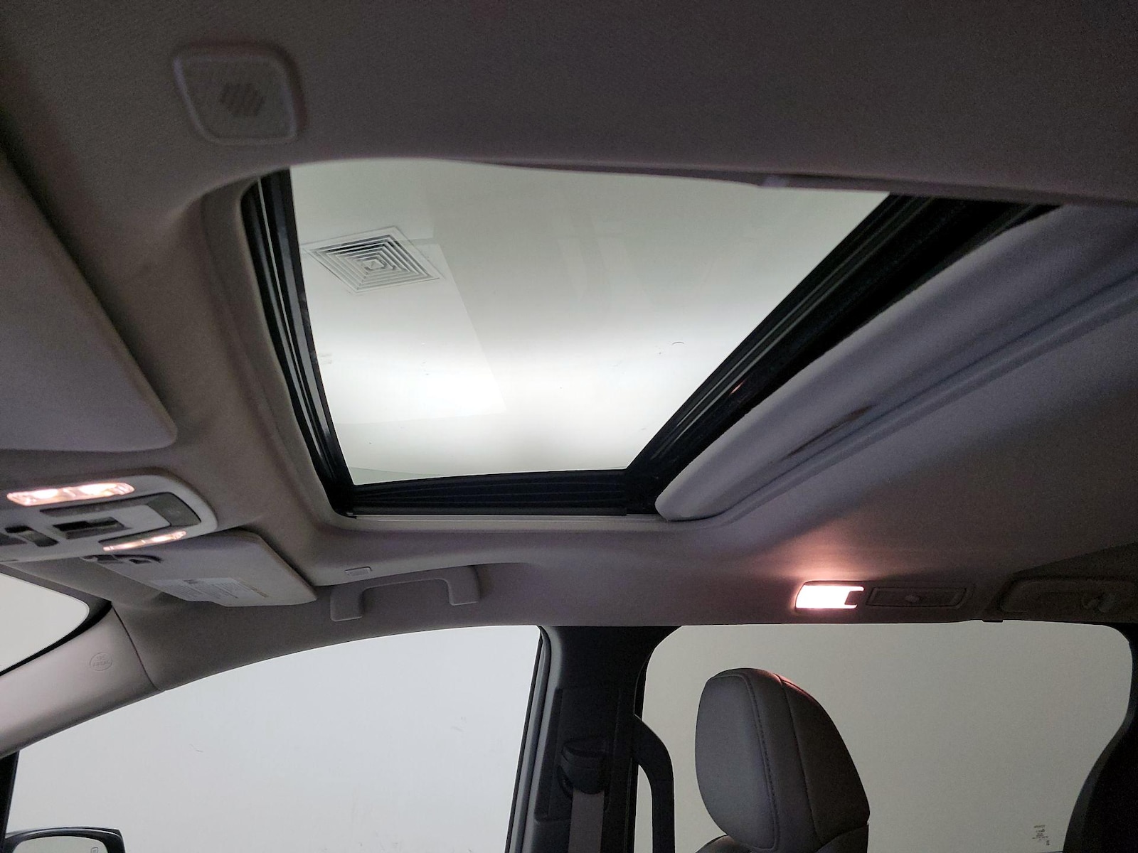 Sunroof(s) & Overhead Airbags