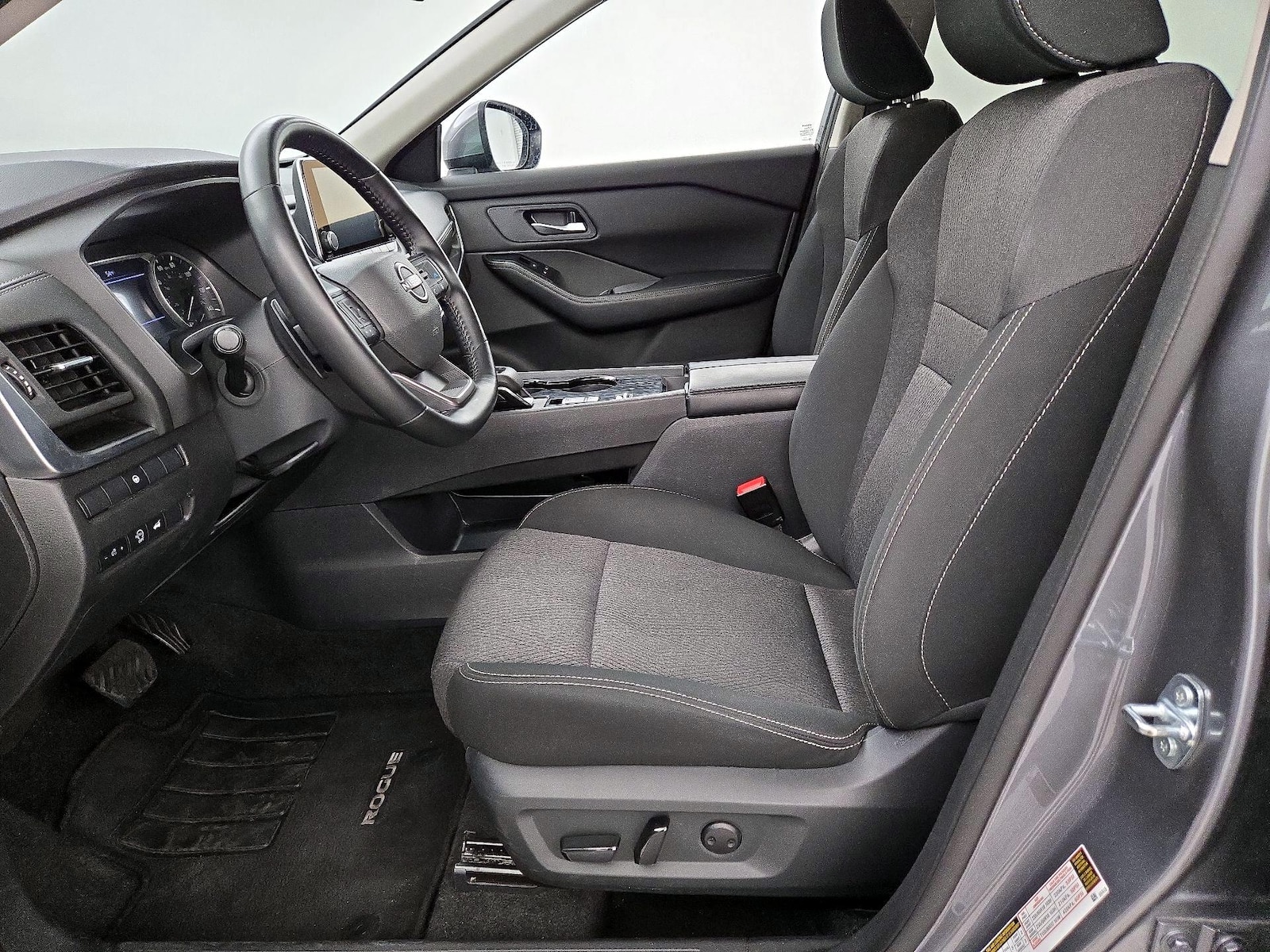 2025 Nissan Rogue SV - Photo 12