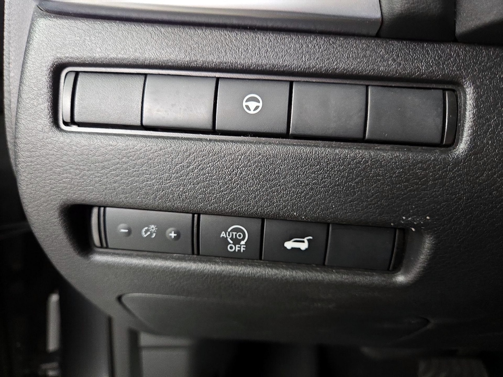 2025 Nissan Rogue SV - Photo 14