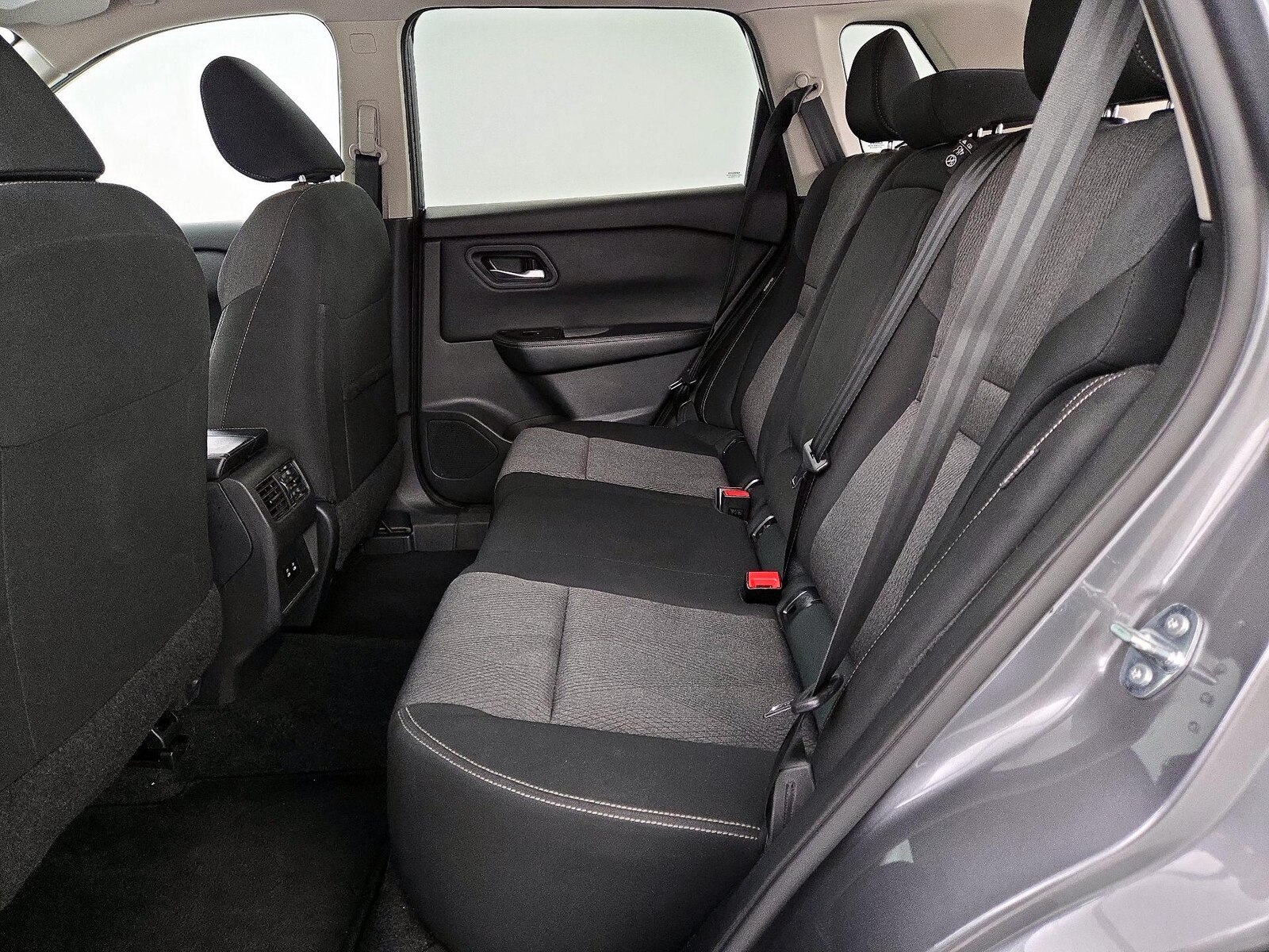 2025 Nissan Rogue SV - Photo 20