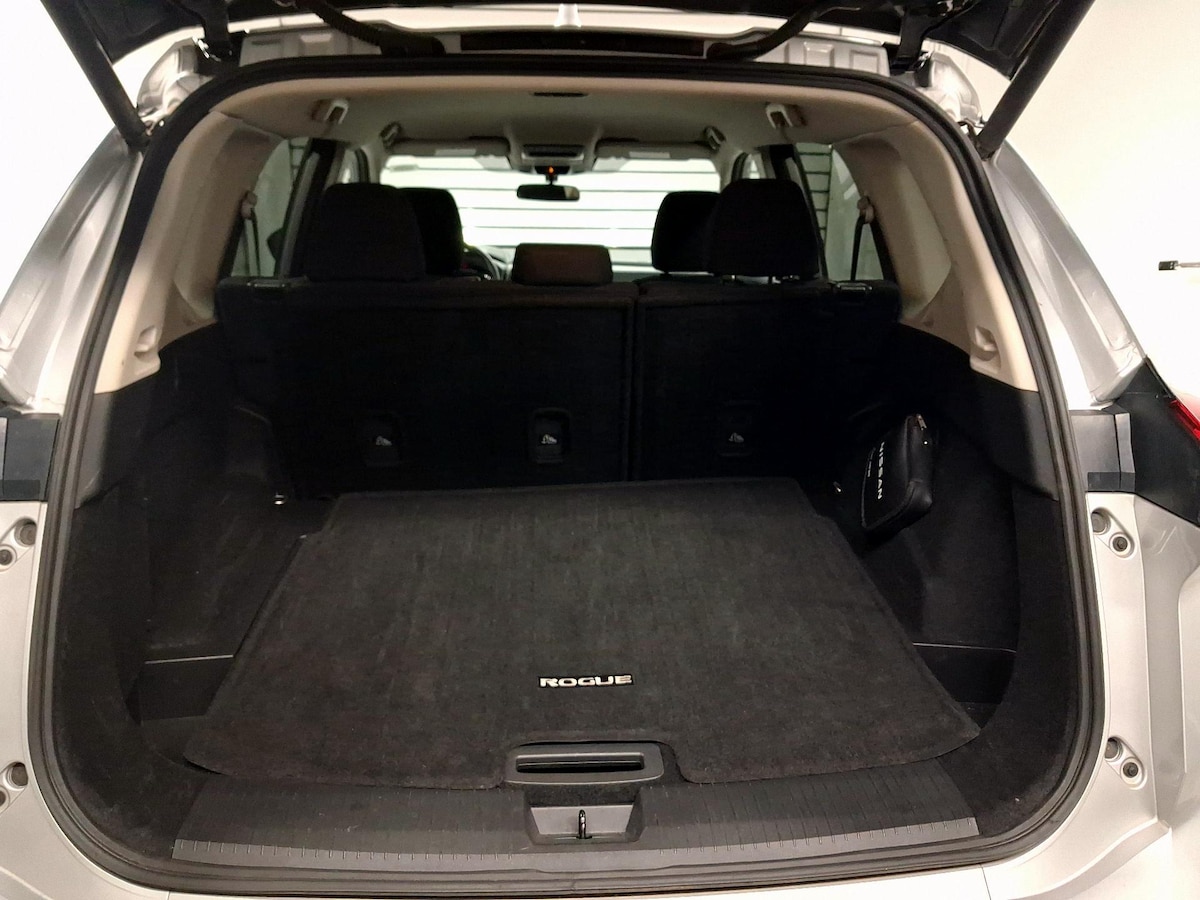 Trunk/Cargo (Seats Up)