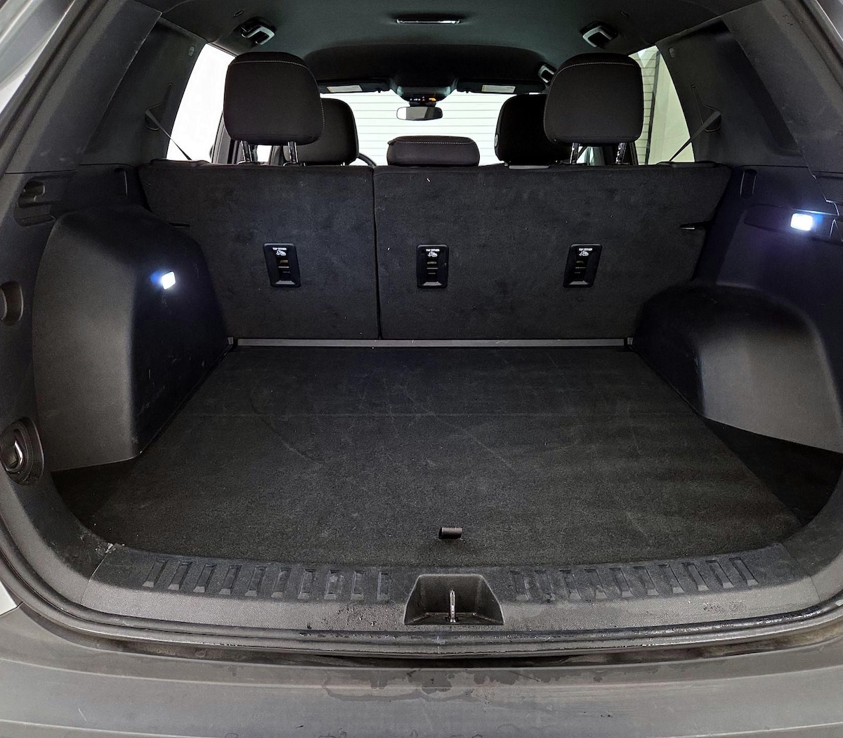 Trunk/Cargo (Seats Up)