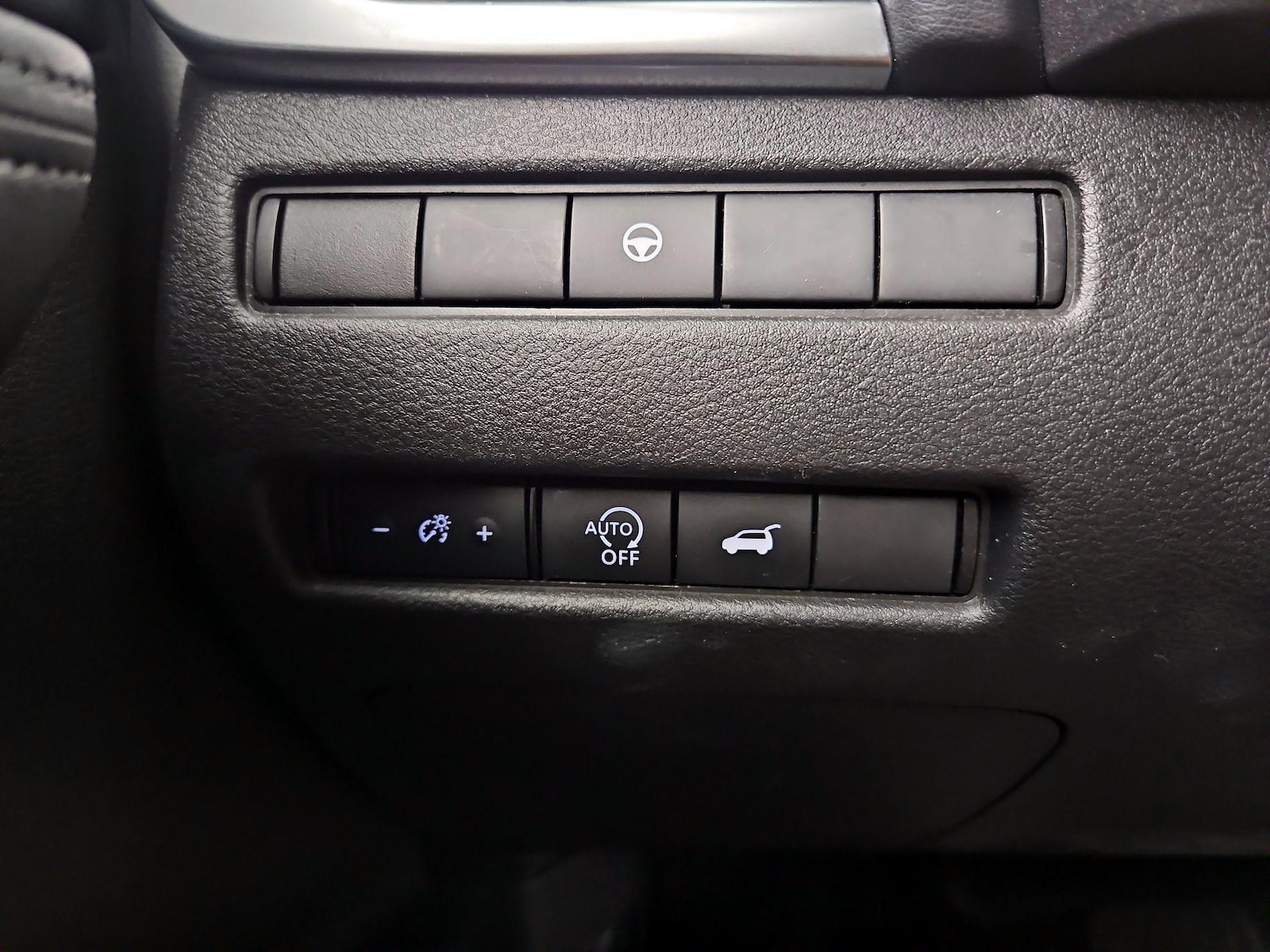 2025 Nissan Rogue SV - Photo 14