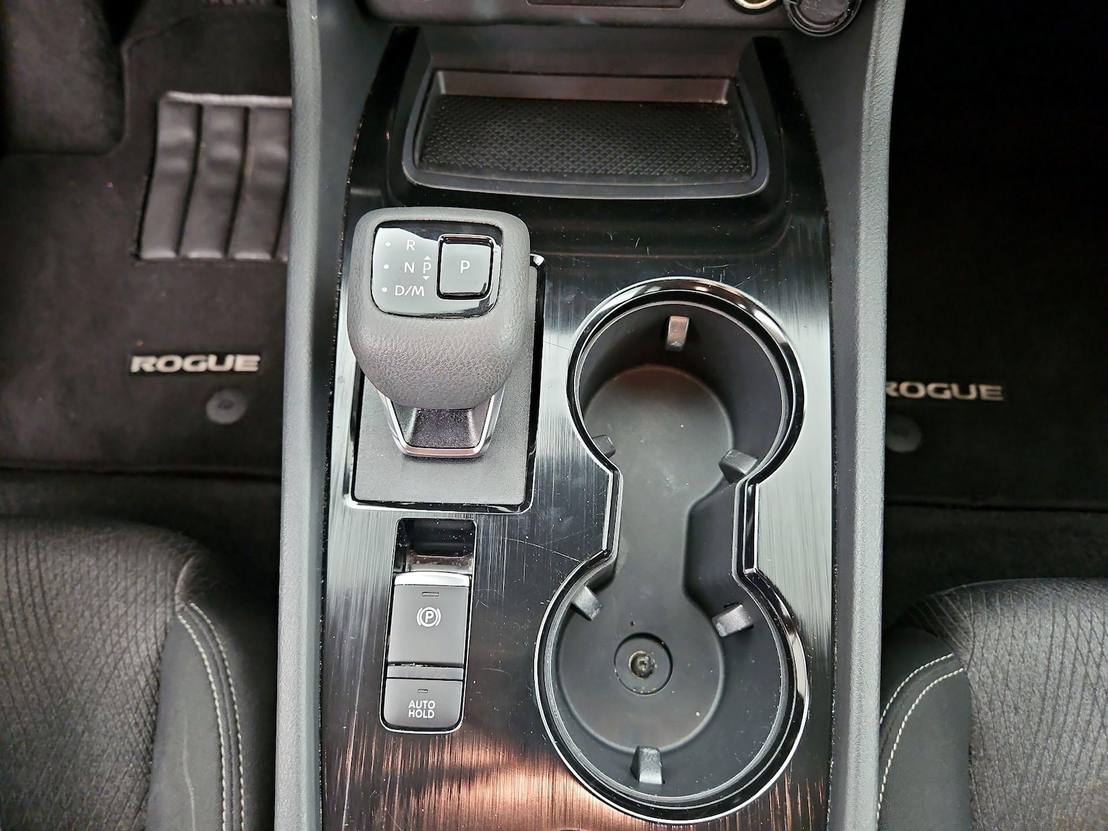 2025 Nissan Rogue SV - Photo 18