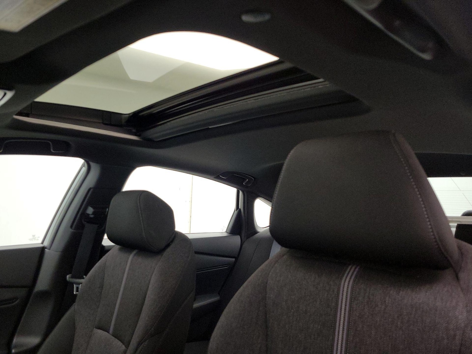 Sunroof(s) & Overhead Airbags