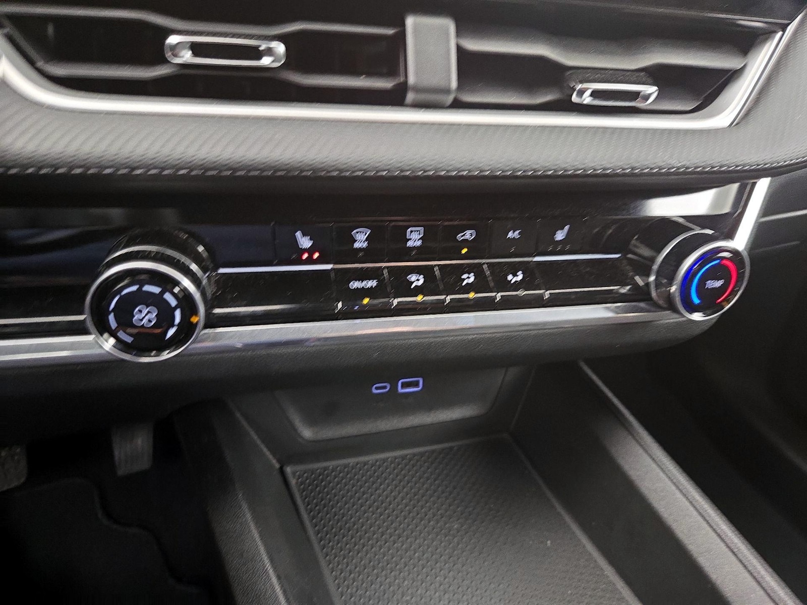 2025 Chevrolet Equinox LT - Photo 18
