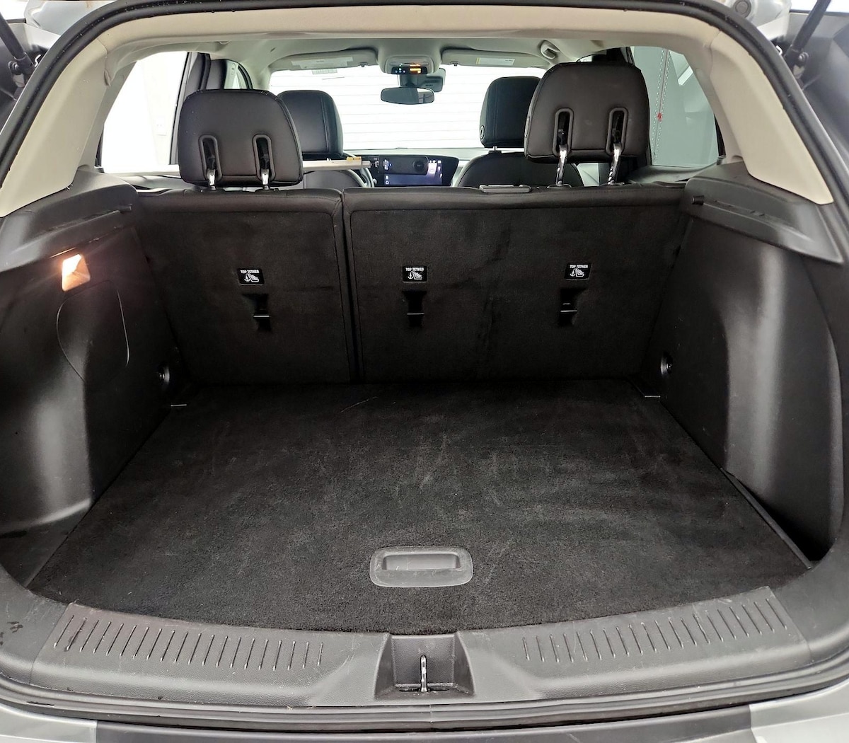 Trunk/Cargo (Seats Up)