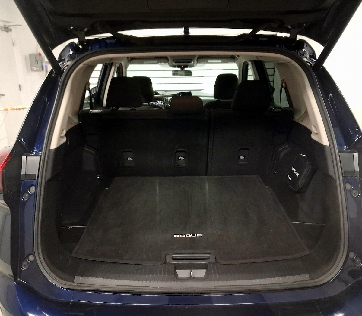Trunk/Cargo (Seats Up)