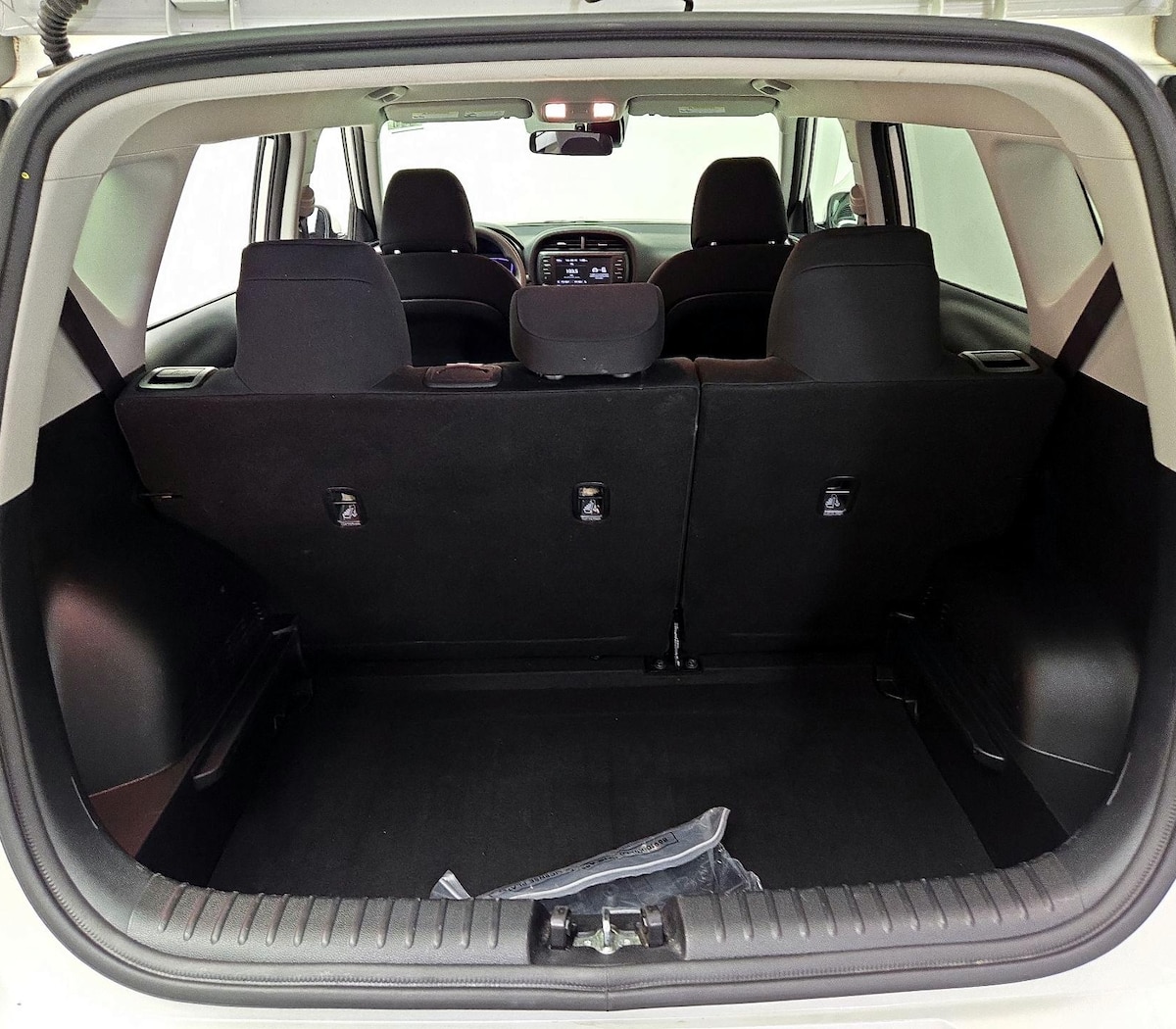 Trunk/Cargo (Seats Up)