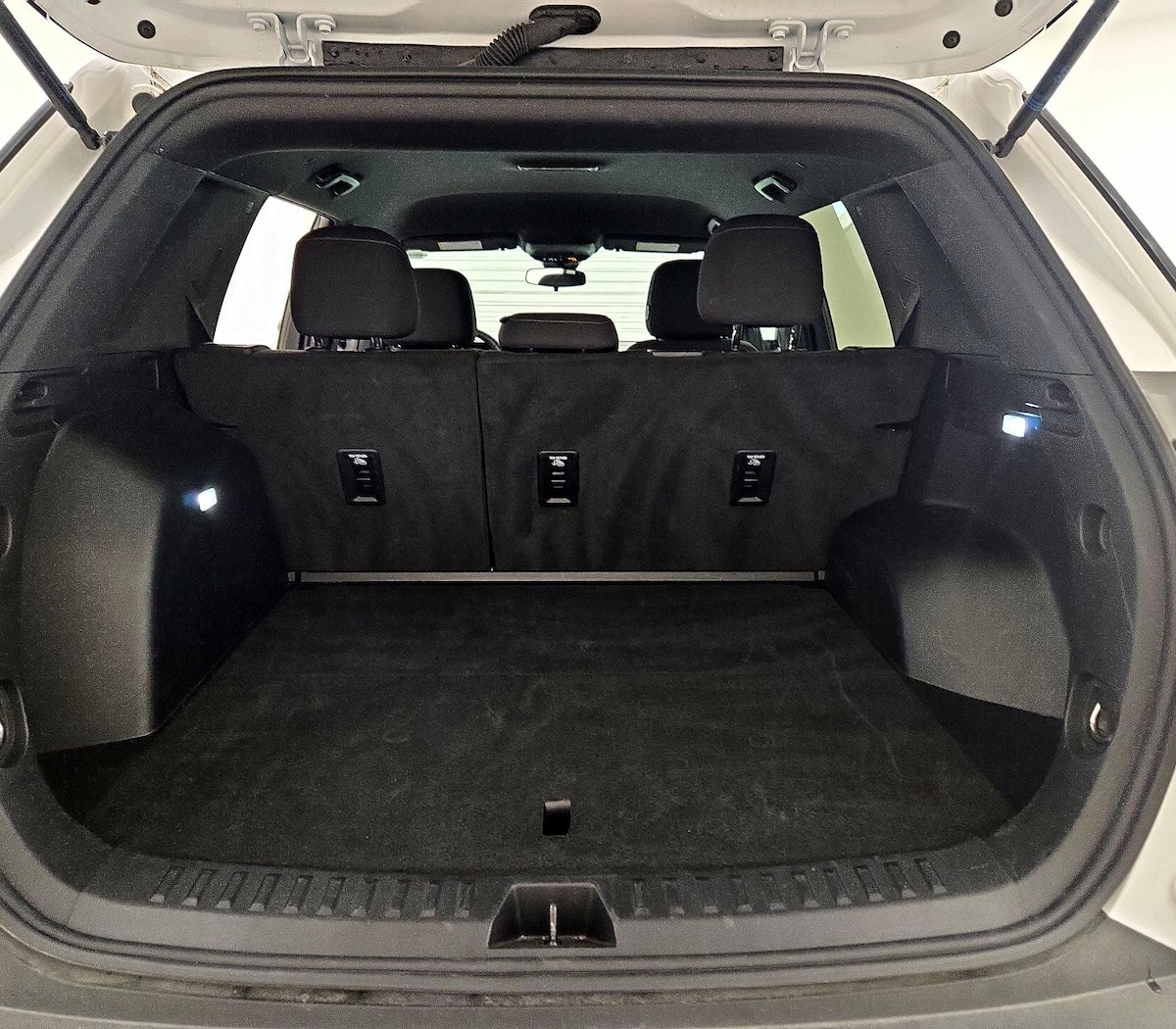 Trunk/Cargo (Seats Up)