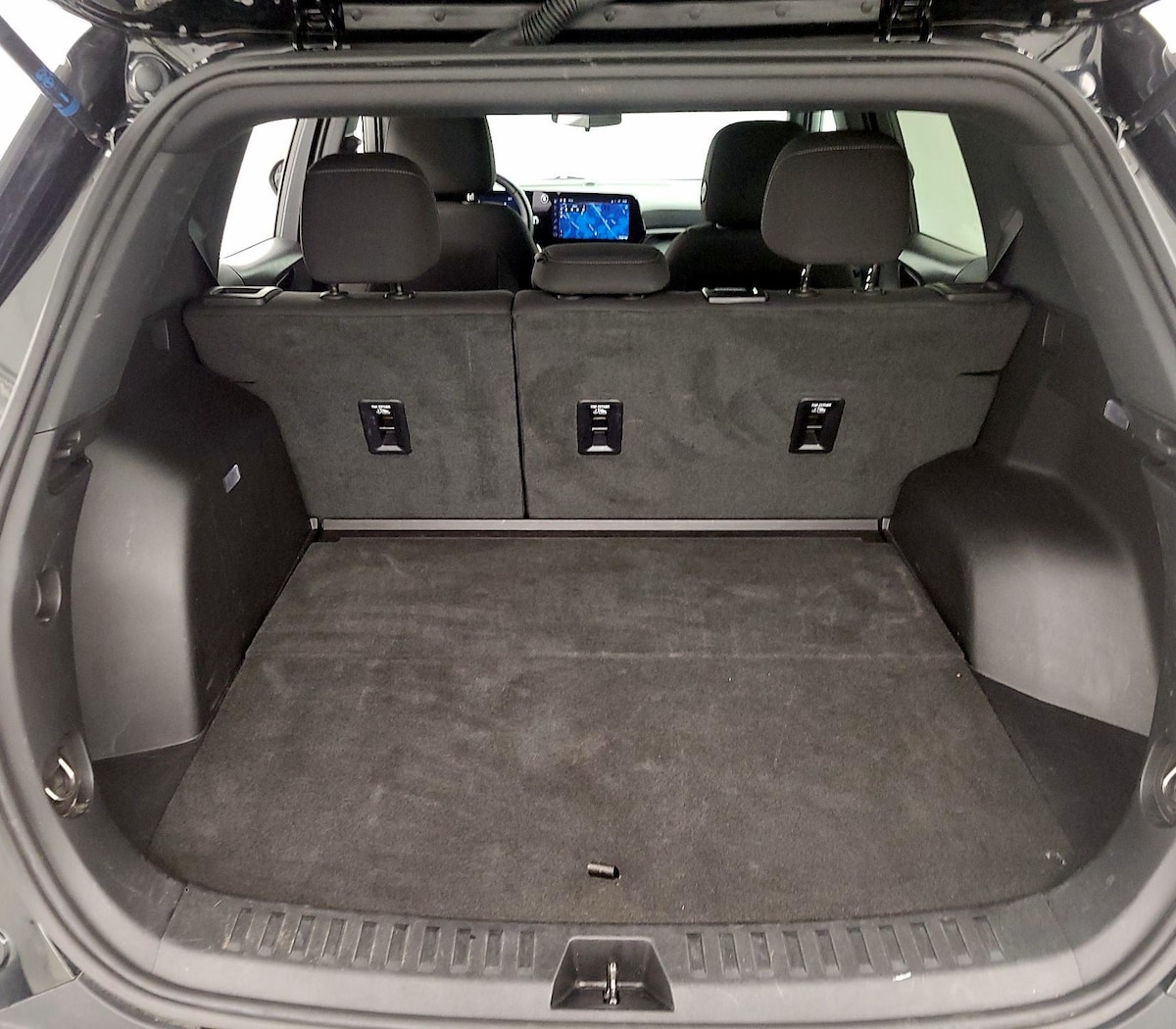 Trunk/Cargo (Seats Up)