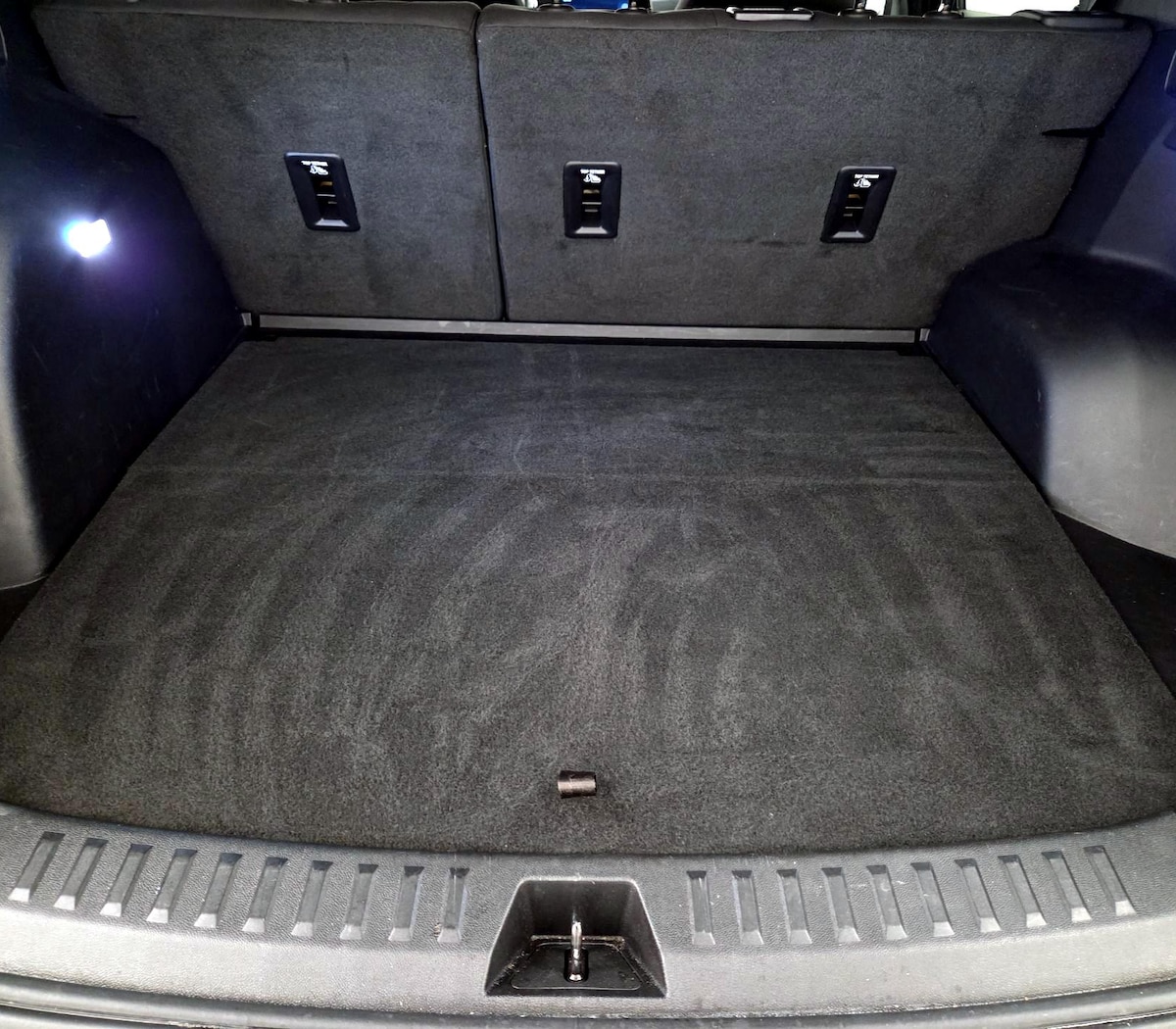 Trunk/Cargo (Seats Up)