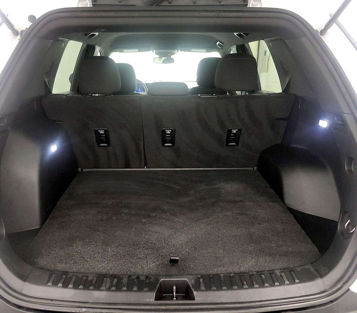 Trunk/Cargo (Seats Up)