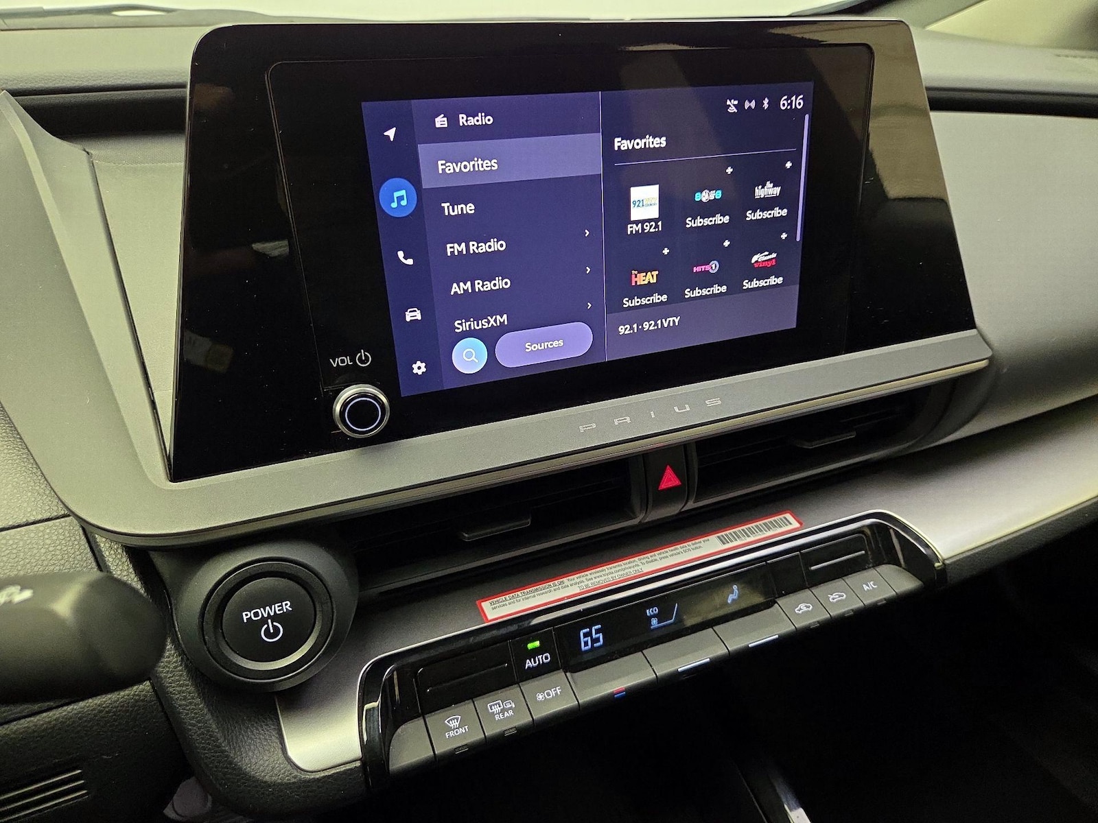 2023 Toyota Prius LE - Photo 17