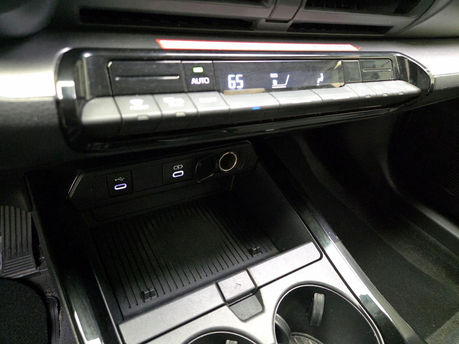 2023 Toyota Prius LE - Photo 18