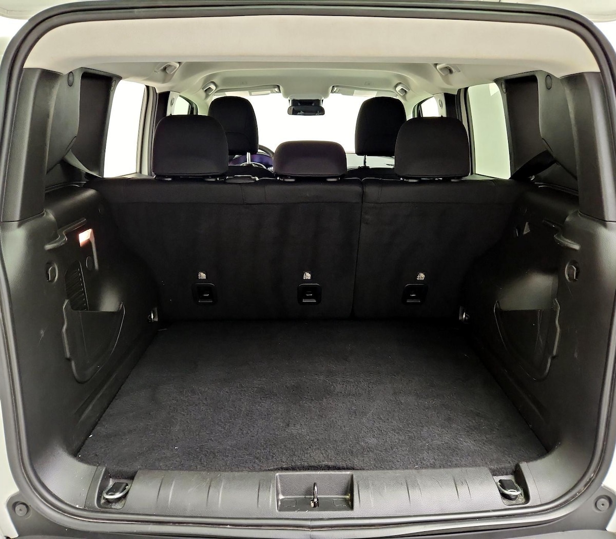 Trunk/Cargo (Seats Up)