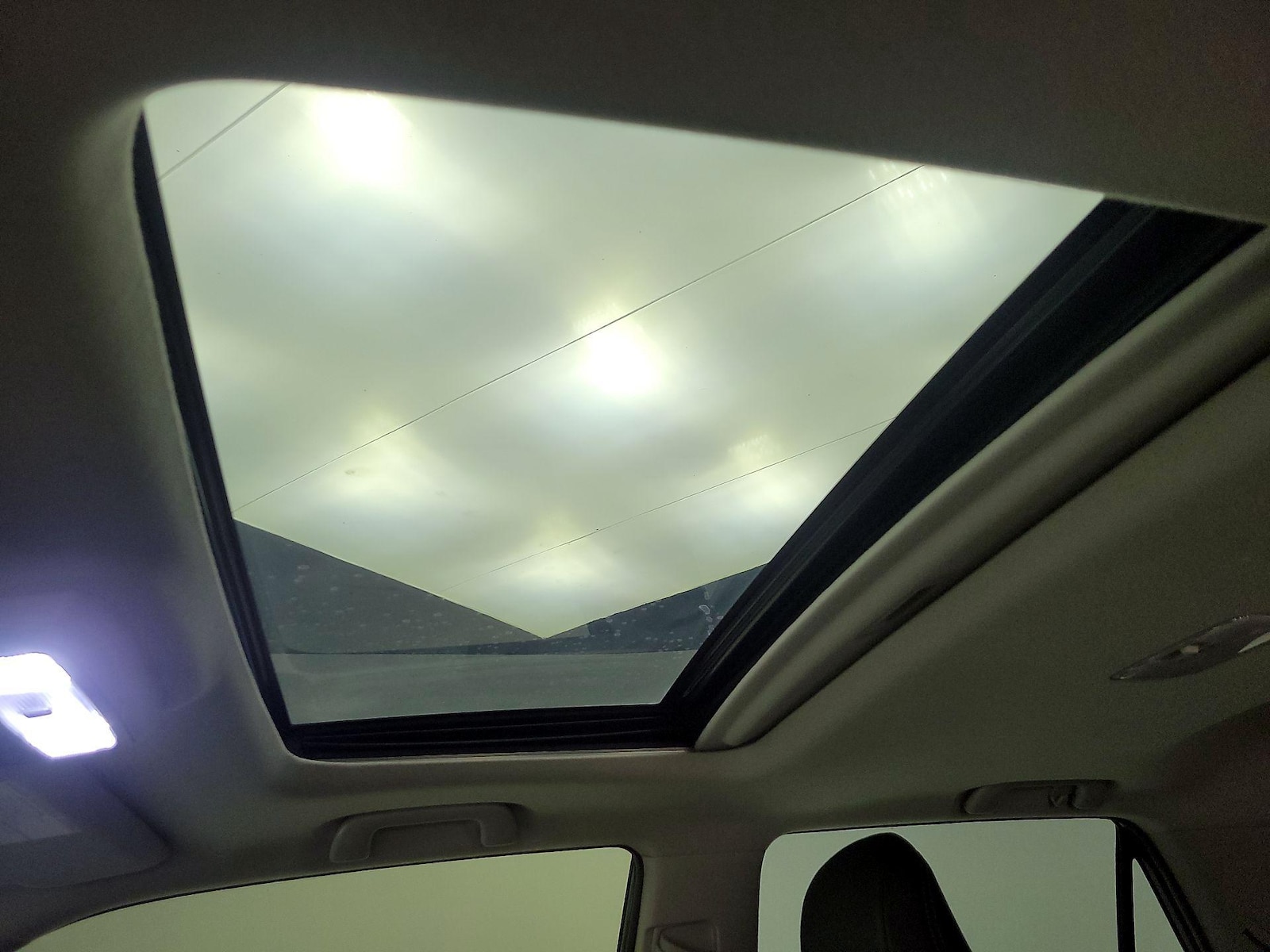 Sunroof(s) & Overhead Airbags