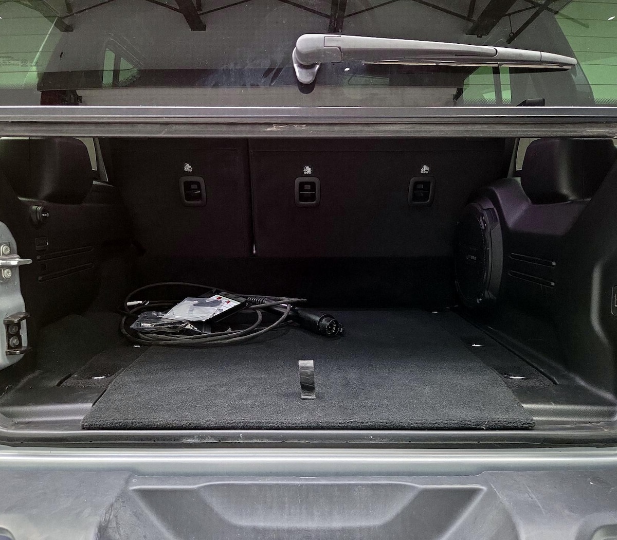 Trunk/Cargo (Seats Up)