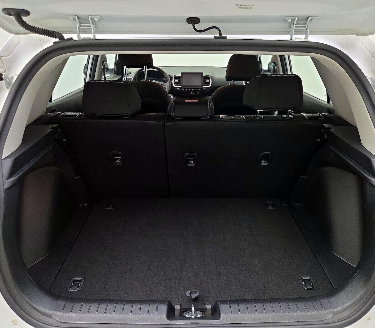 Trunk/Cargo (Seats Up)