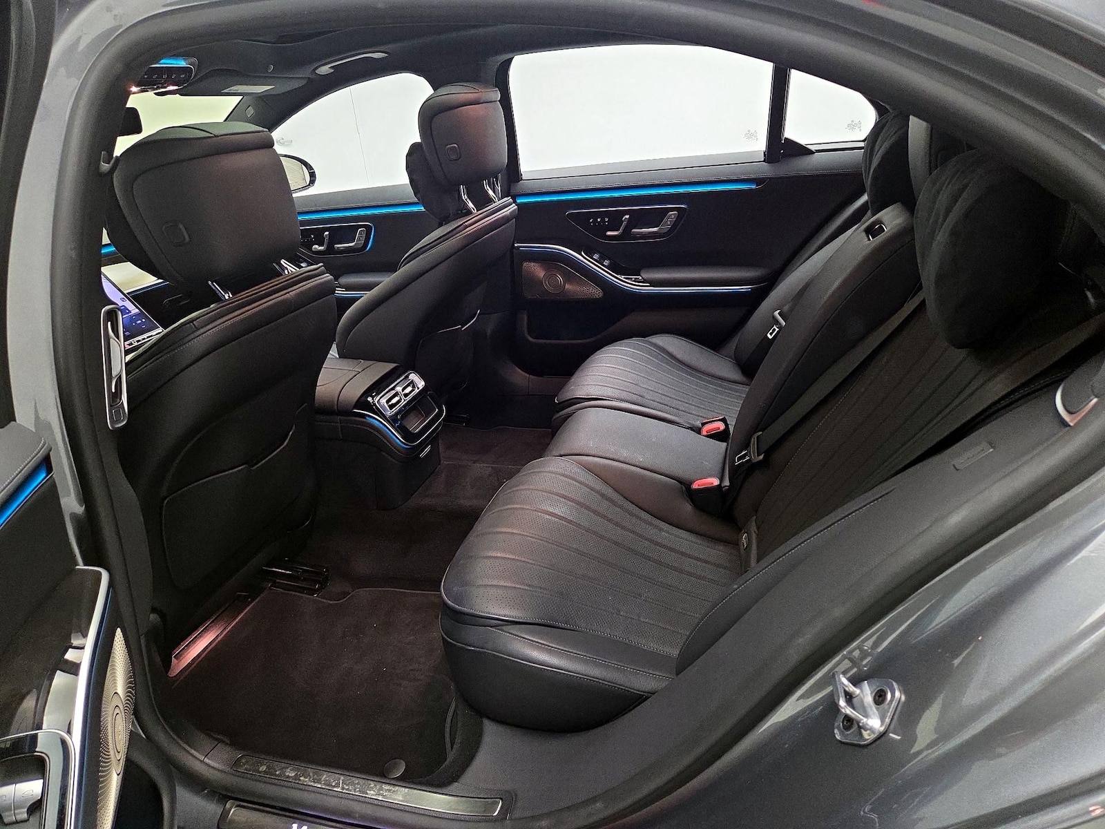 Rear A/C Seat(s)