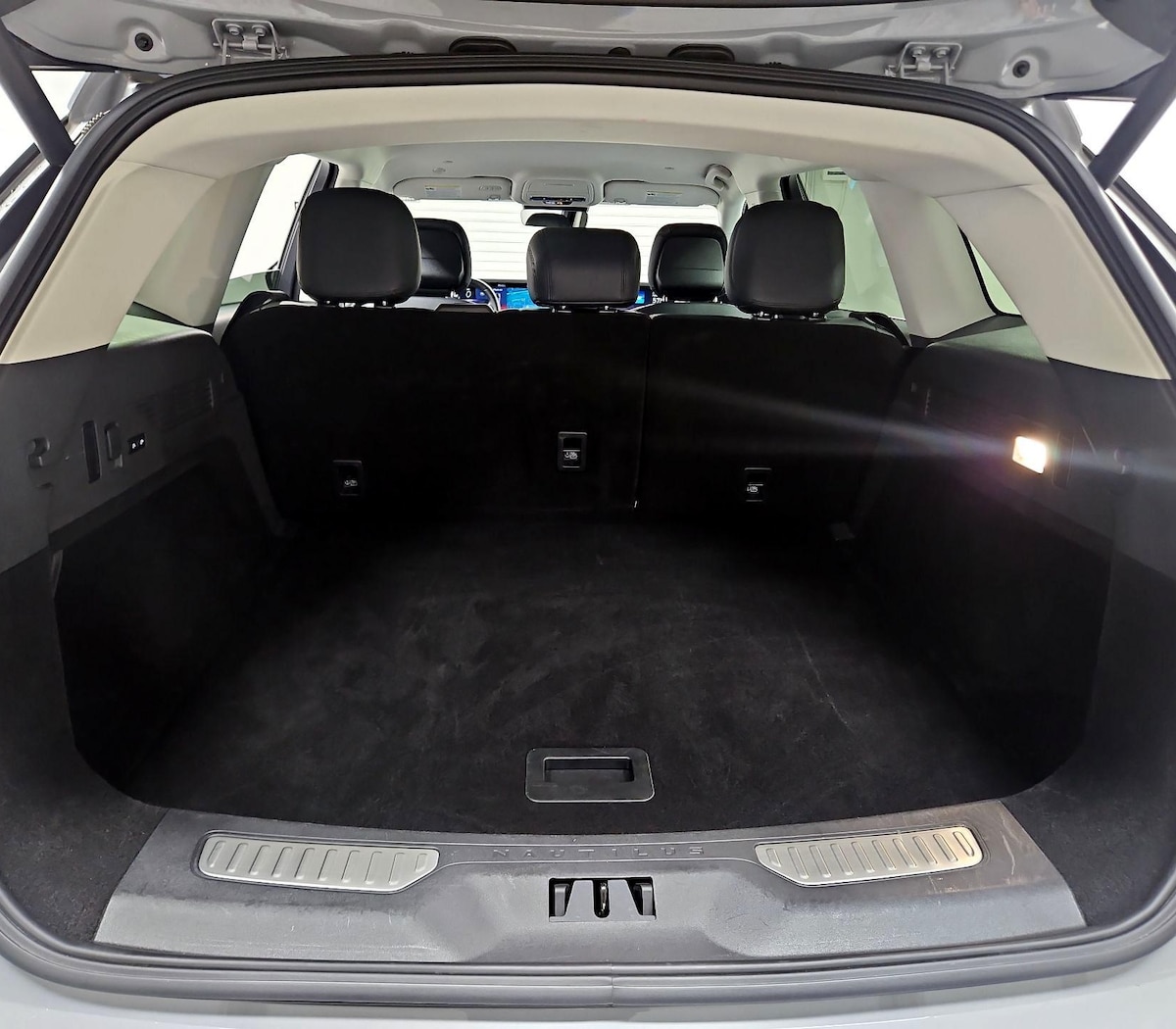 Trunk/Cargo (Seats Up)