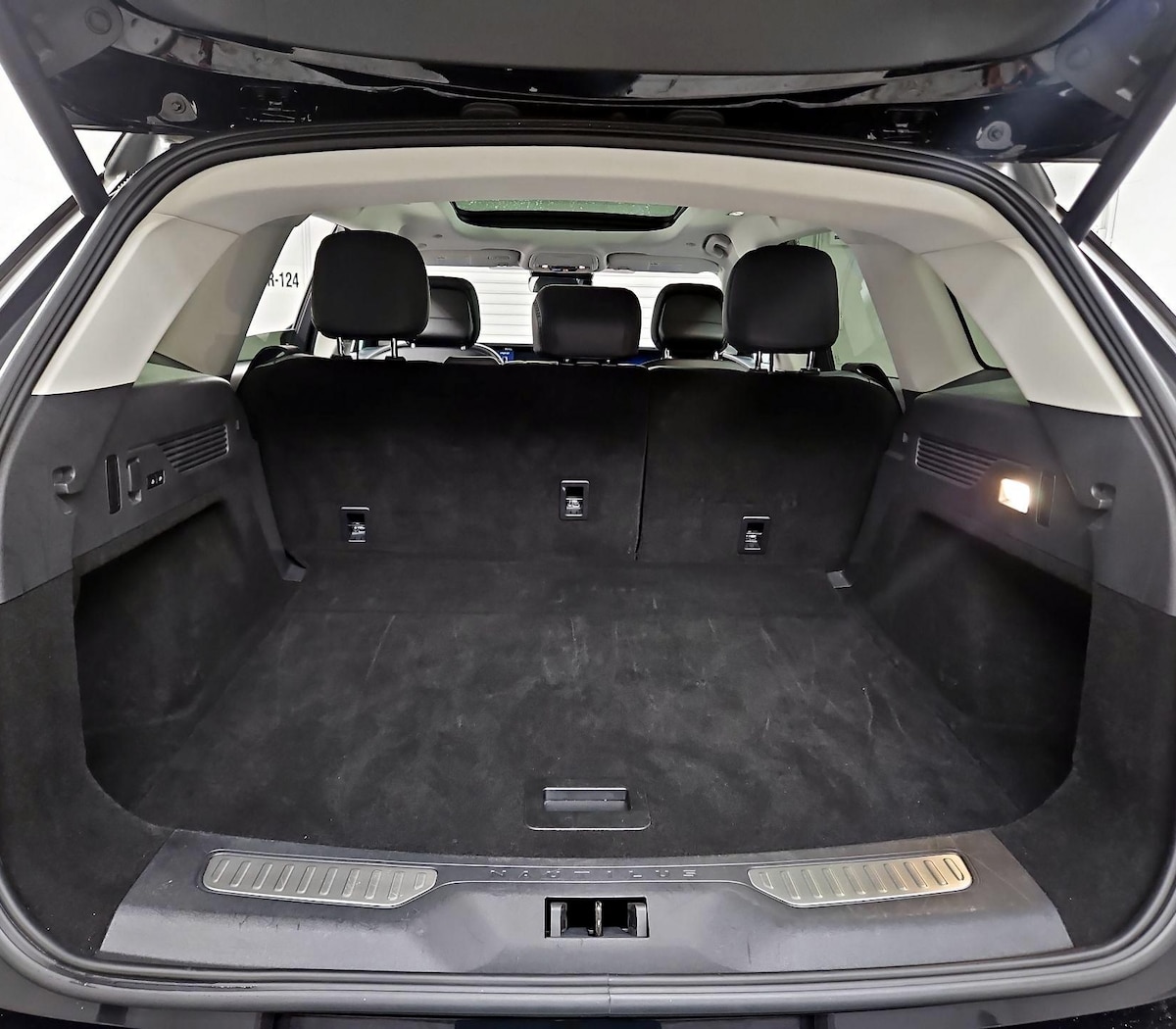 Trunk/Cargo (Seats Up)