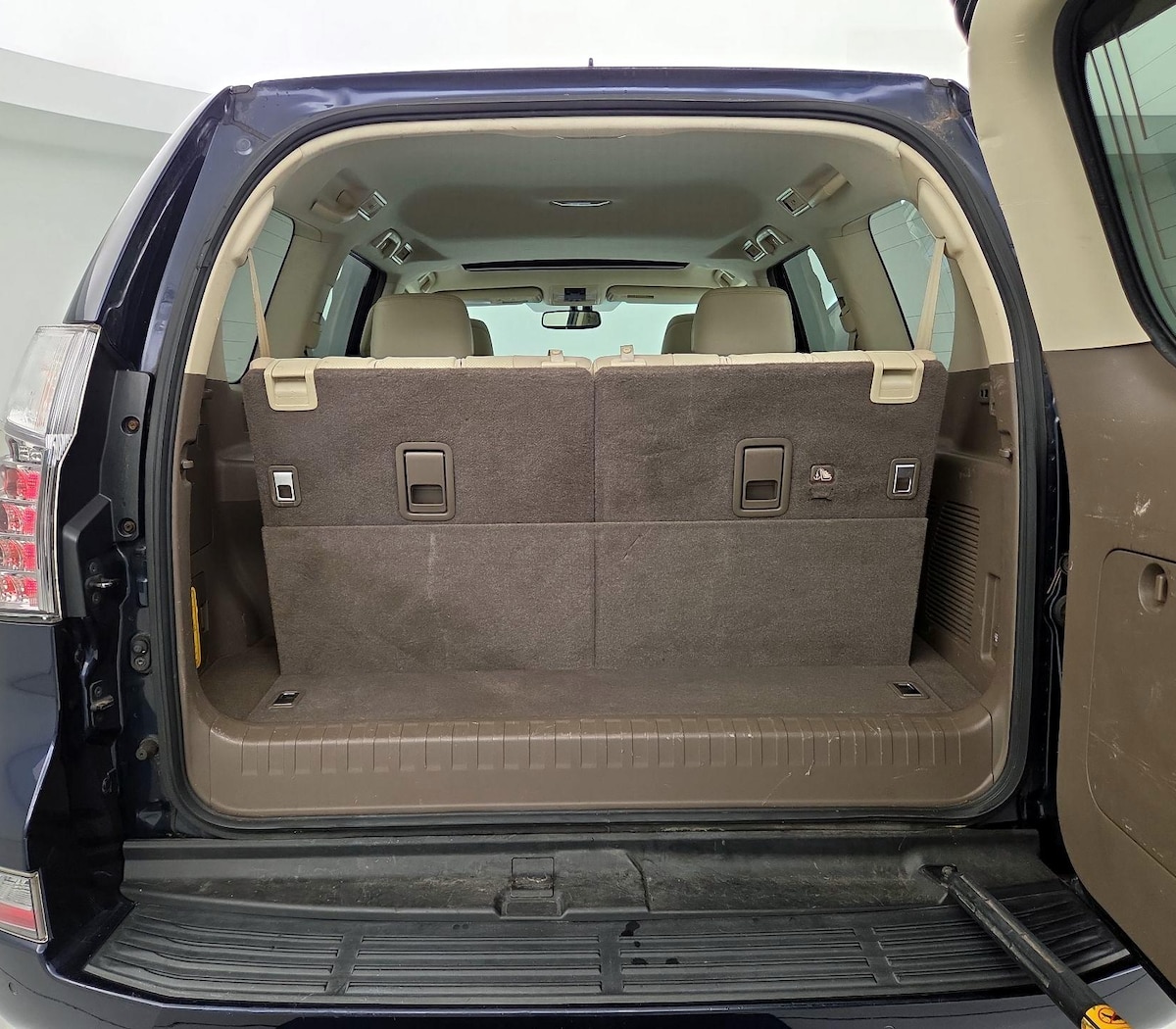 Trunk/Cargo (Seats Up)