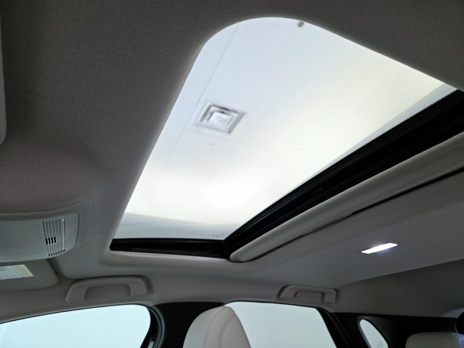 Sunroof(s) & Overhead Airbags