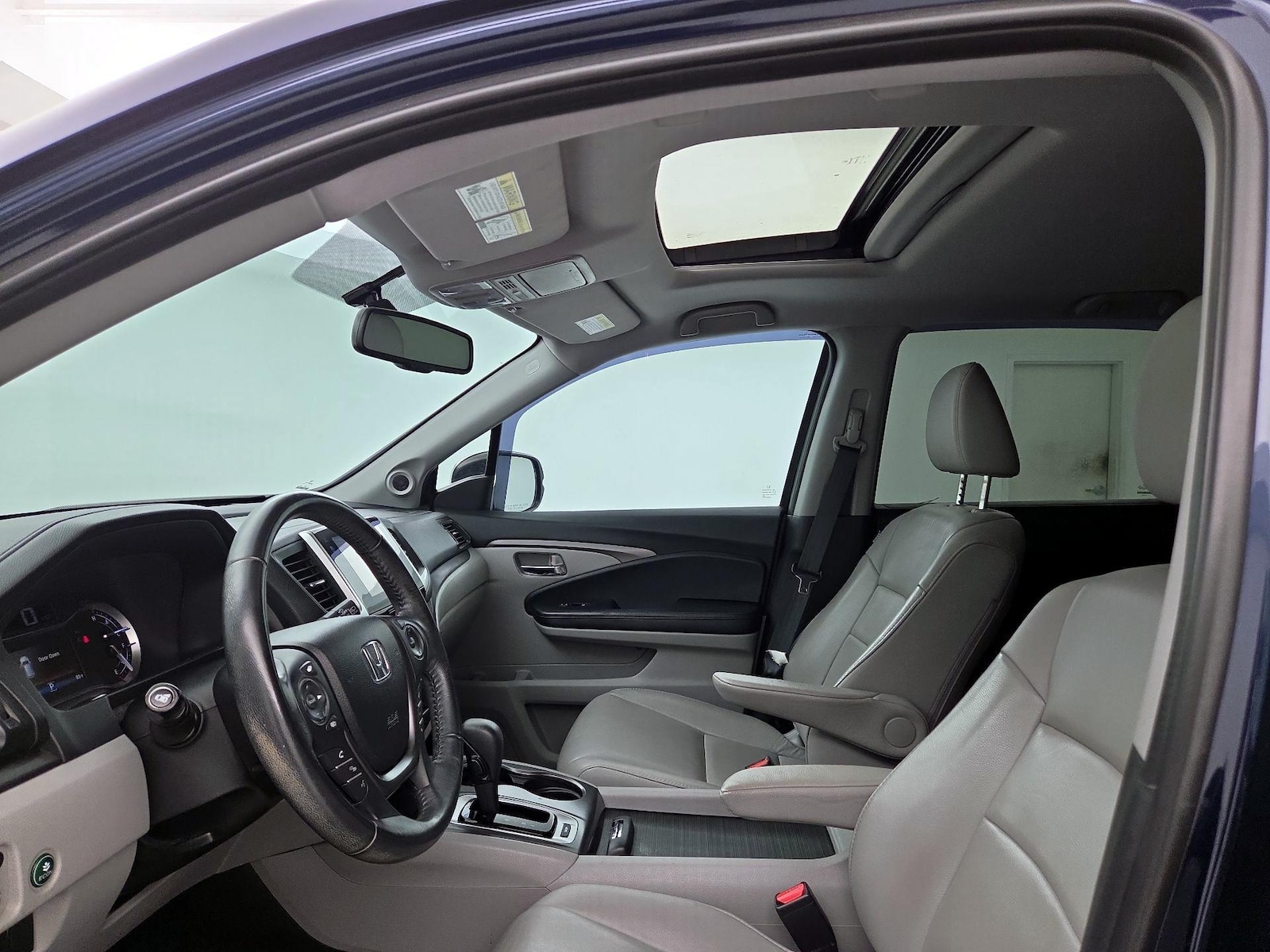 Sunroof(s) & Overhead Airbags