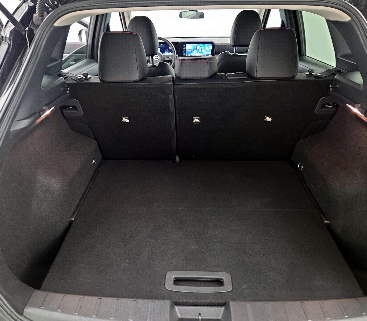Trunk/Cargo (Seats Up)