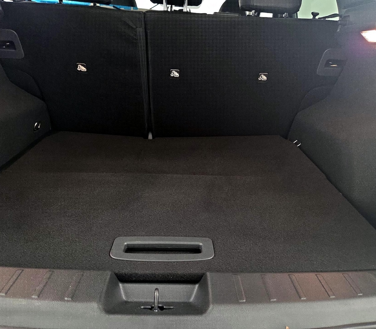 Trunk/Cargo (Seats Up)