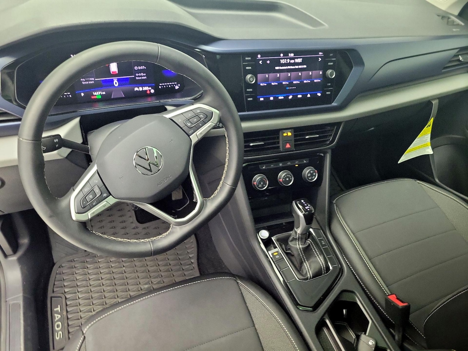 Apple CarPlay® & Android Auto™