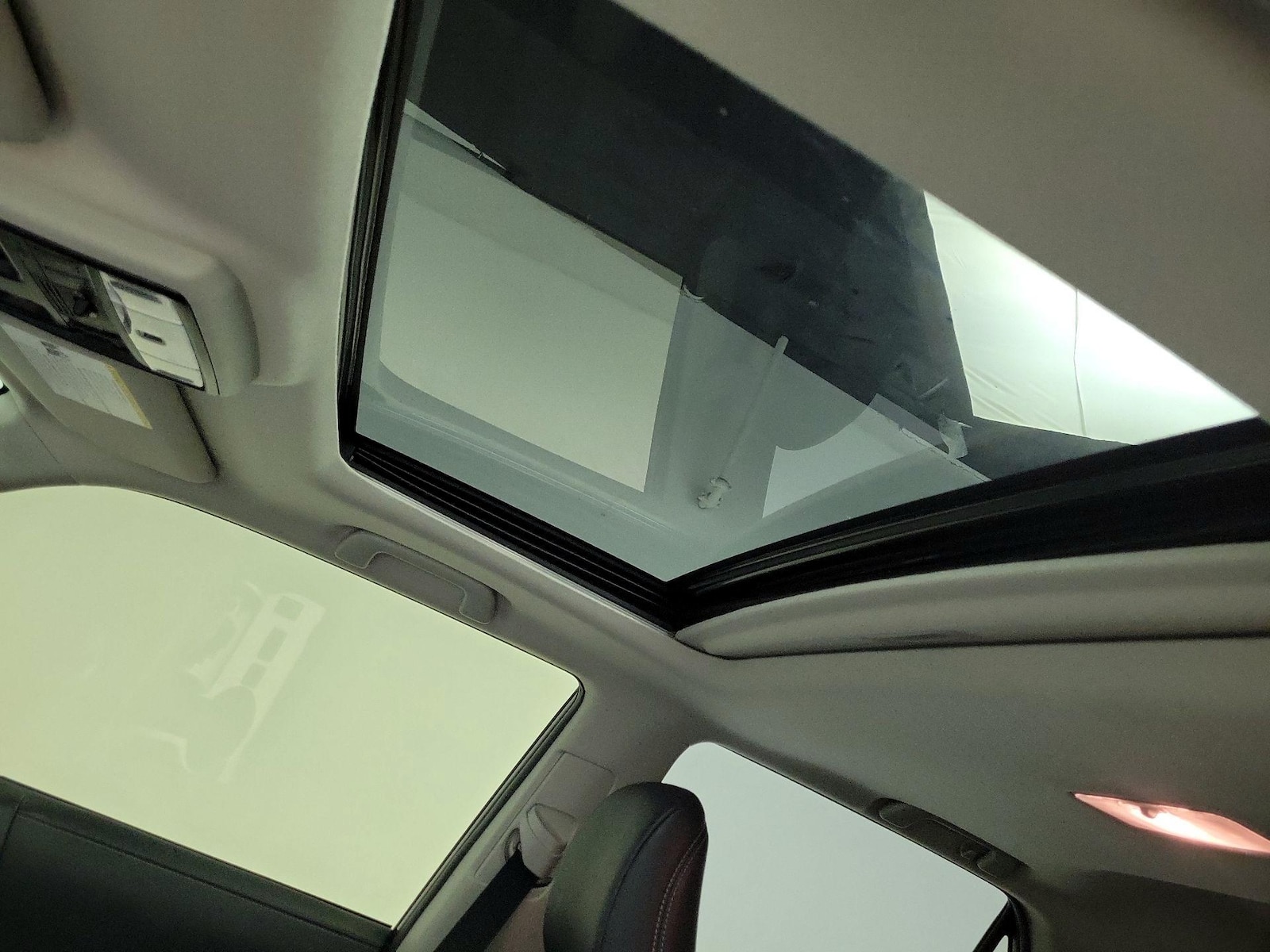 Sunroof(s) & Overhead Airbags