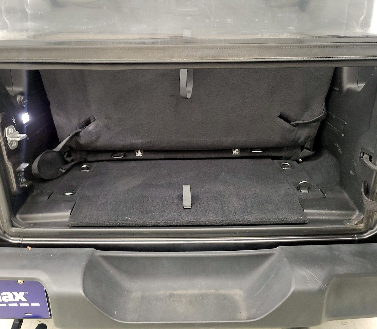 Trunk/Cargo (Seats Up)