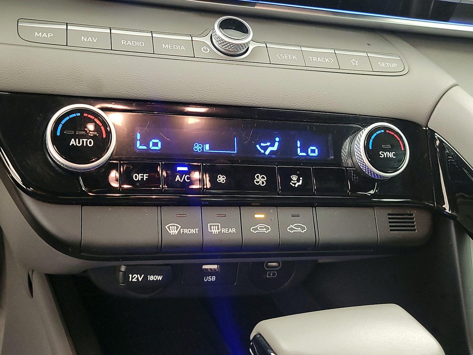 2025 Hyundai Elantra Blue - Photo 18