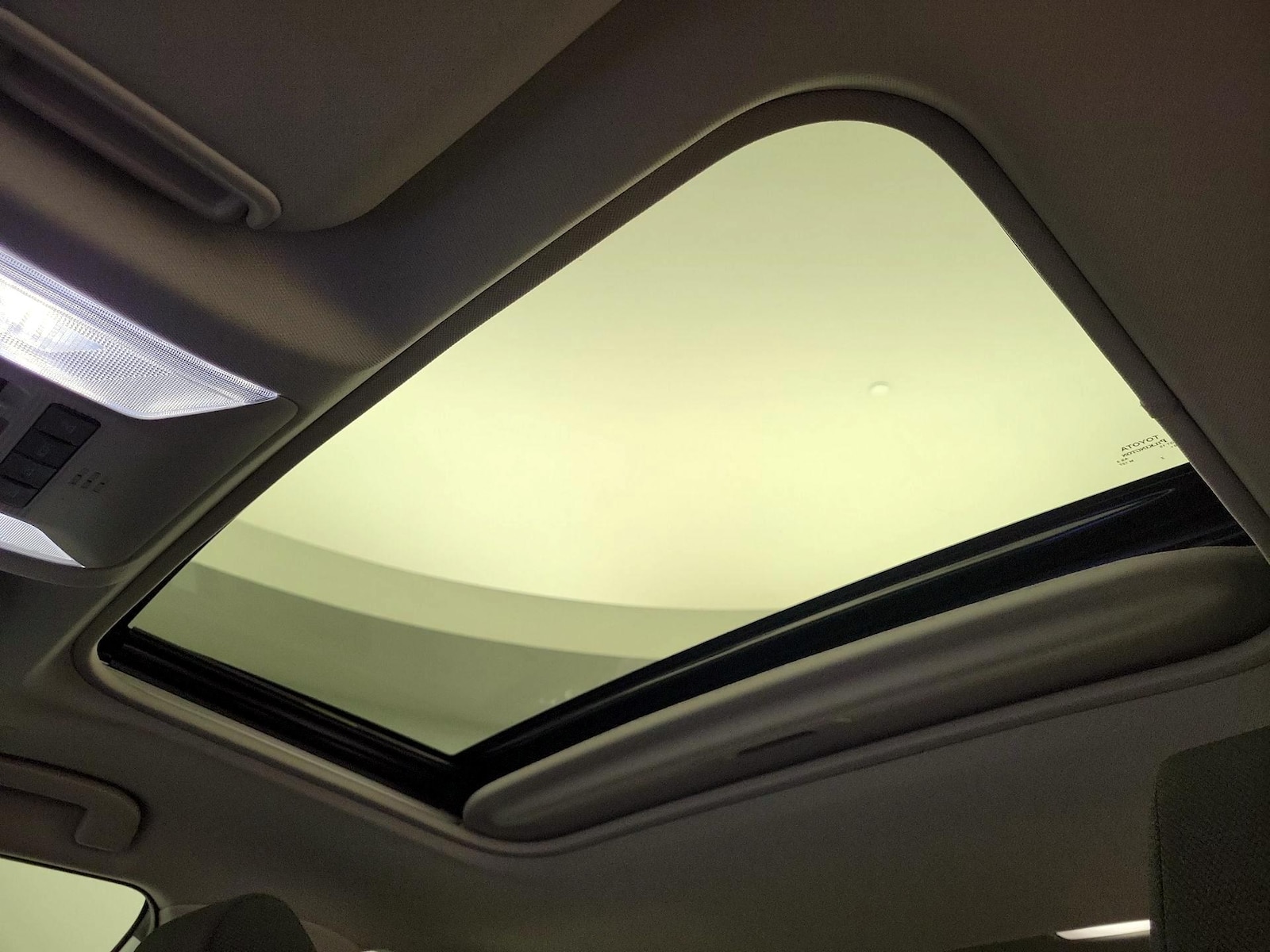 Sunroof(s) & Overhead Airbags