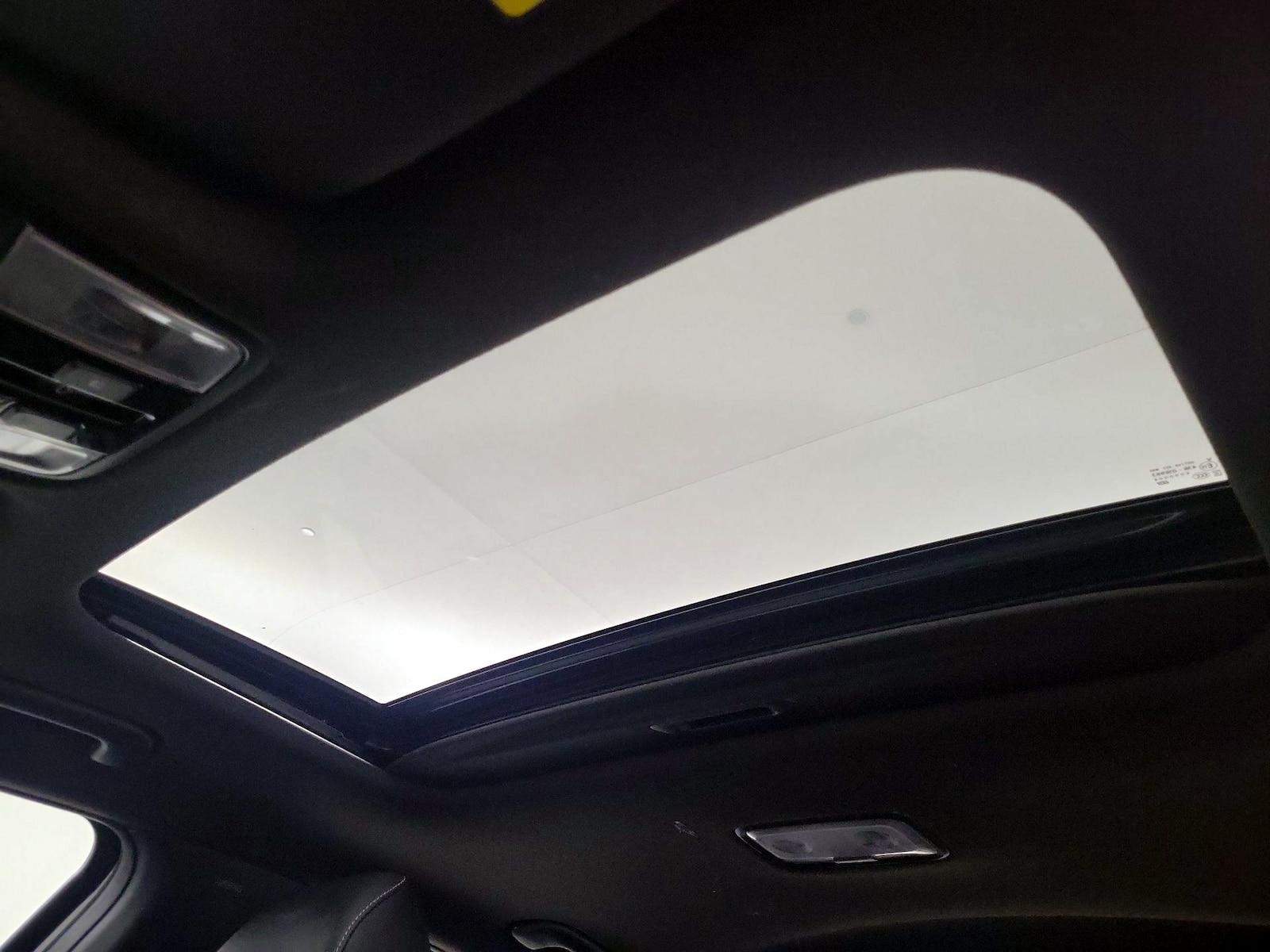 Sunroof(s) & Overhead Airbags