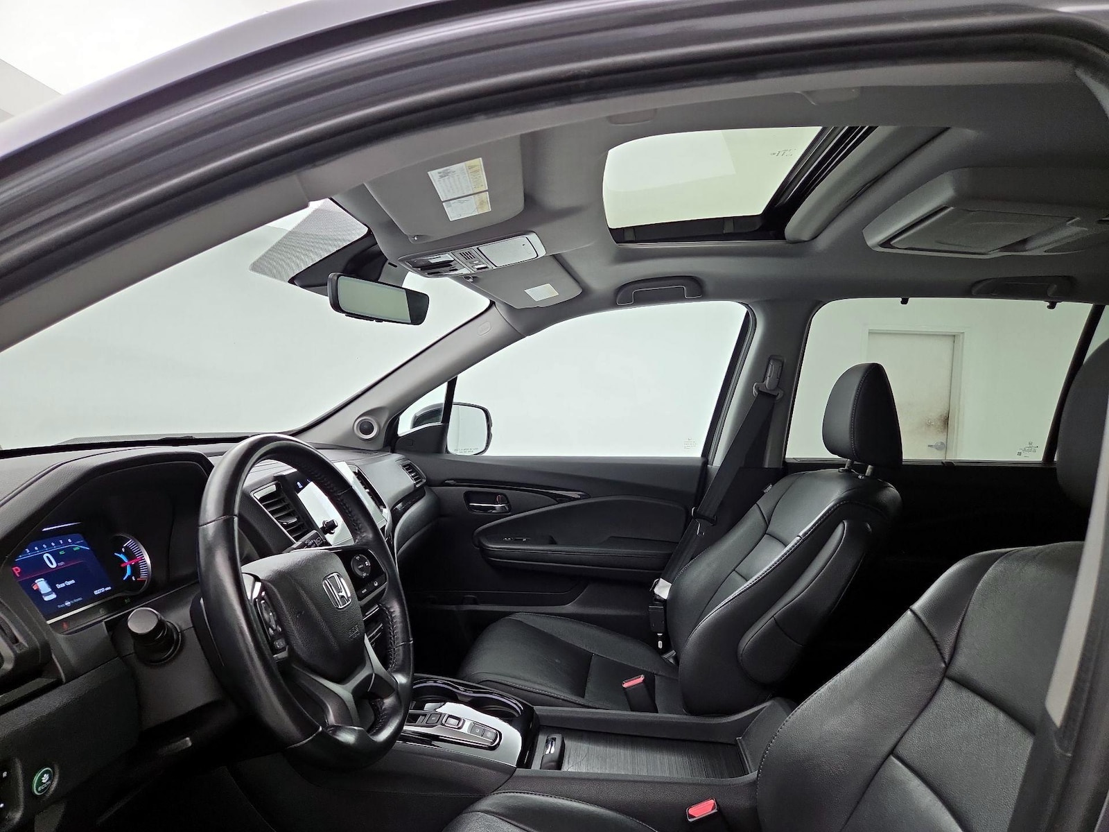 Sunroof(s) & Overhead Airbags