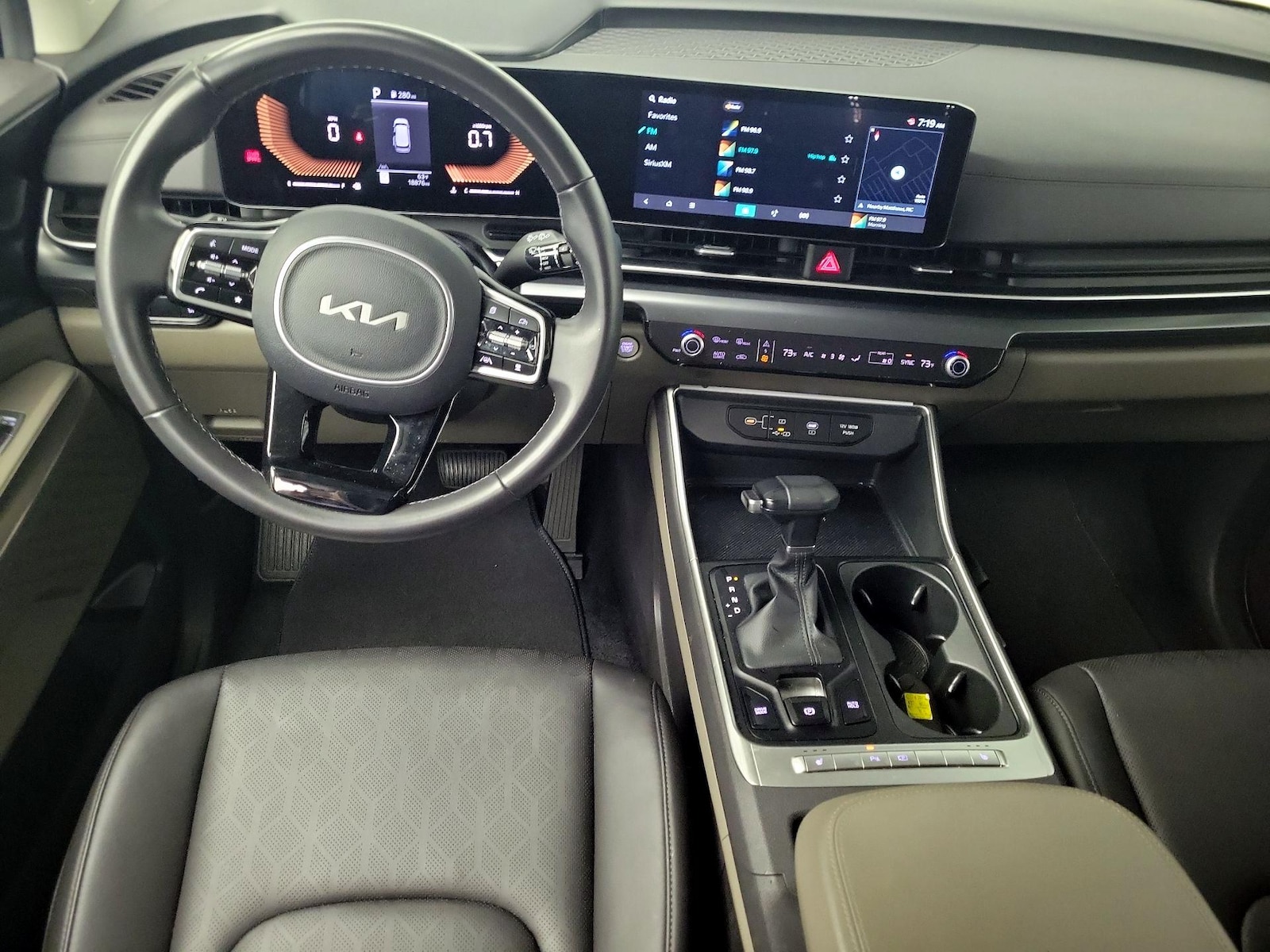 Apple CarPlay® & Android Auto™