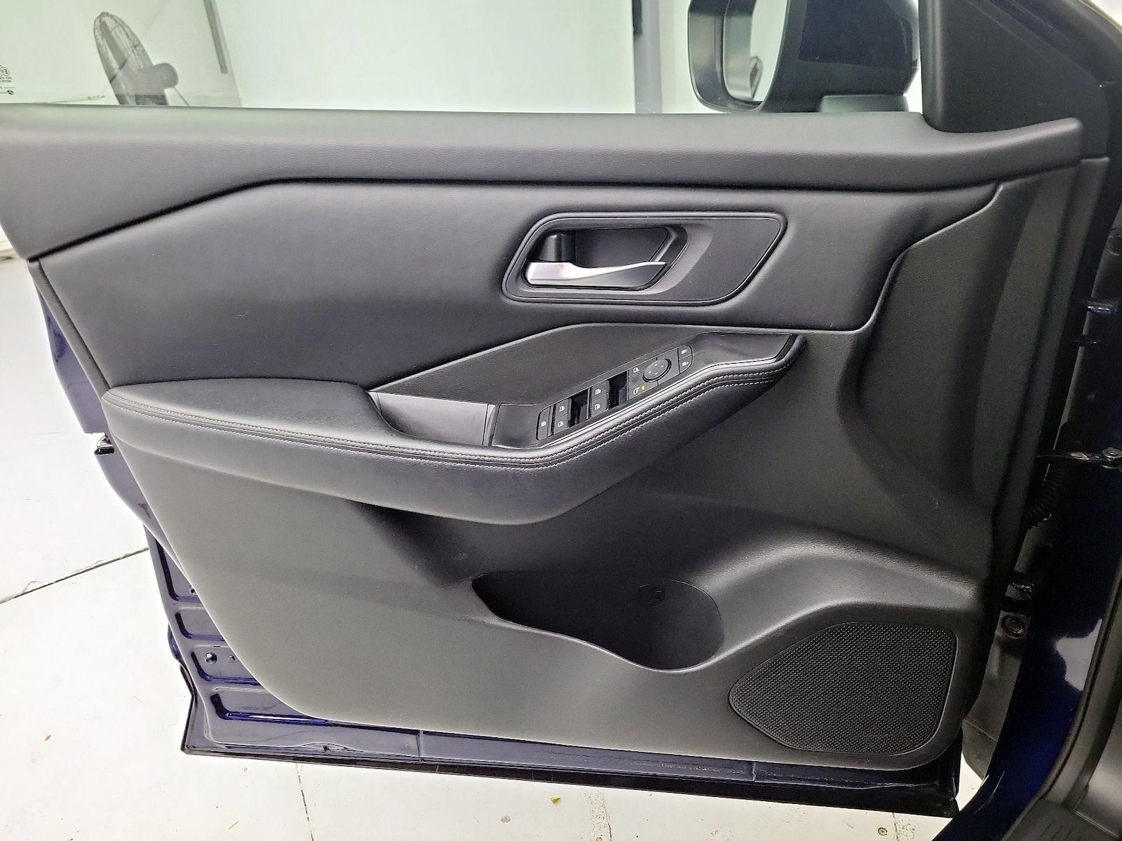 2025 Nissan Rogue SV - Photo 13